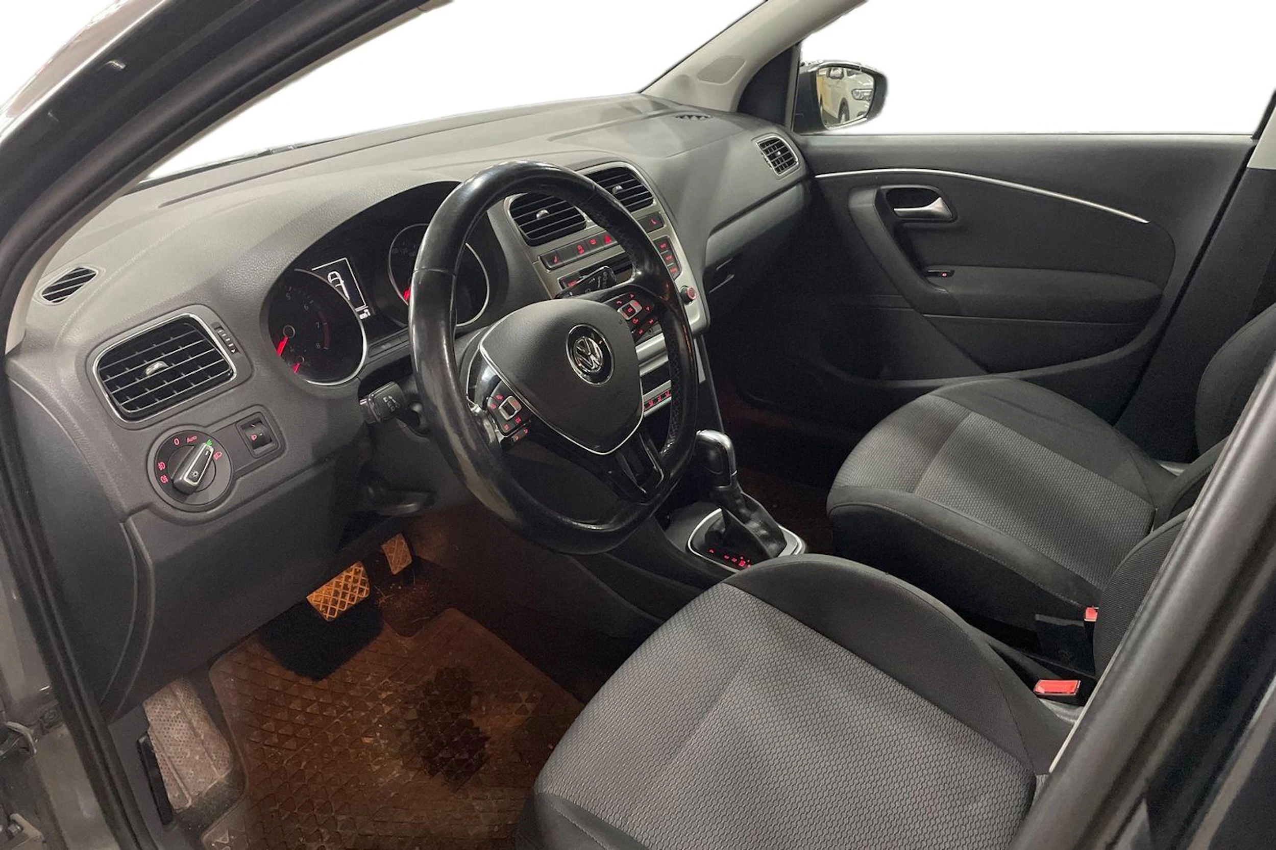 harmaa Volkswagen Polo 2014 kuva 6.