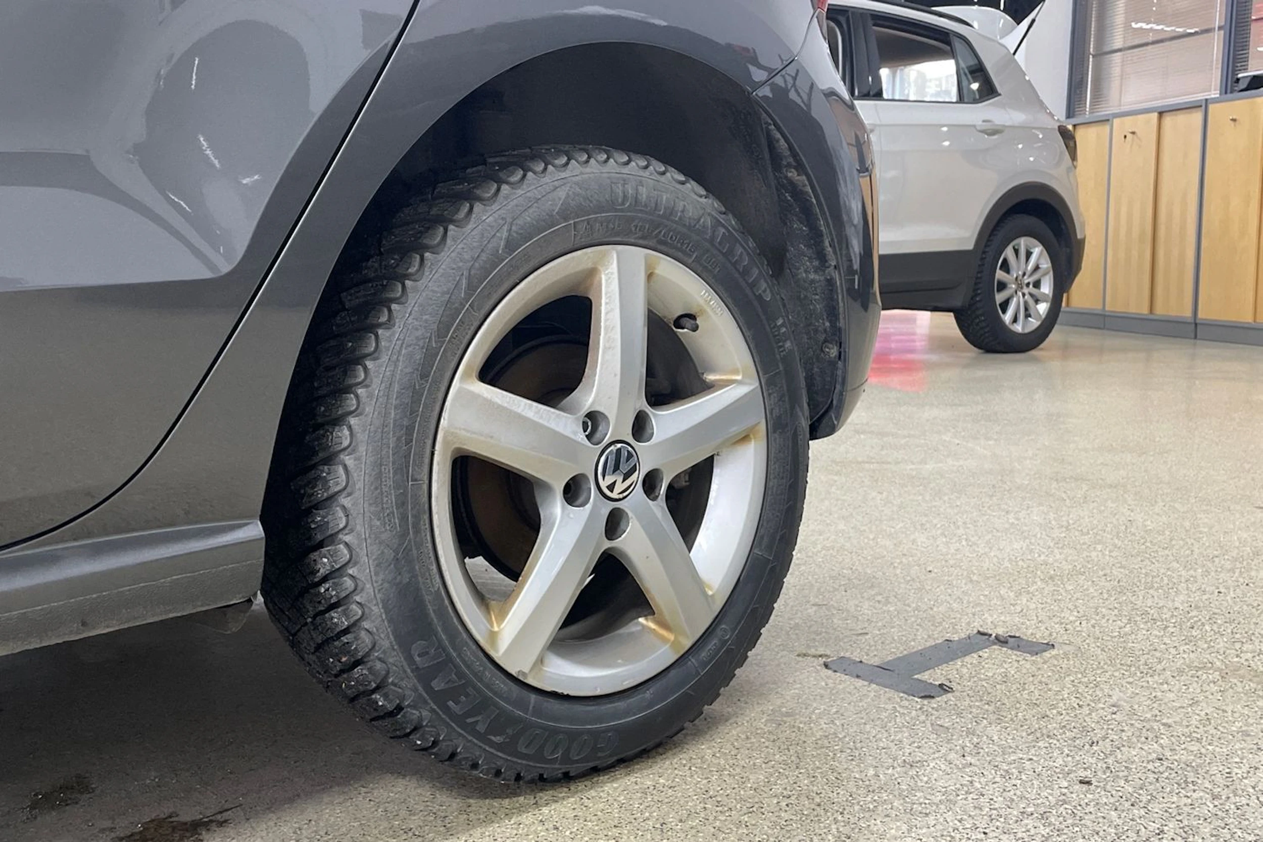 harmaa Volkswagen Polo 2014 kuva 10.