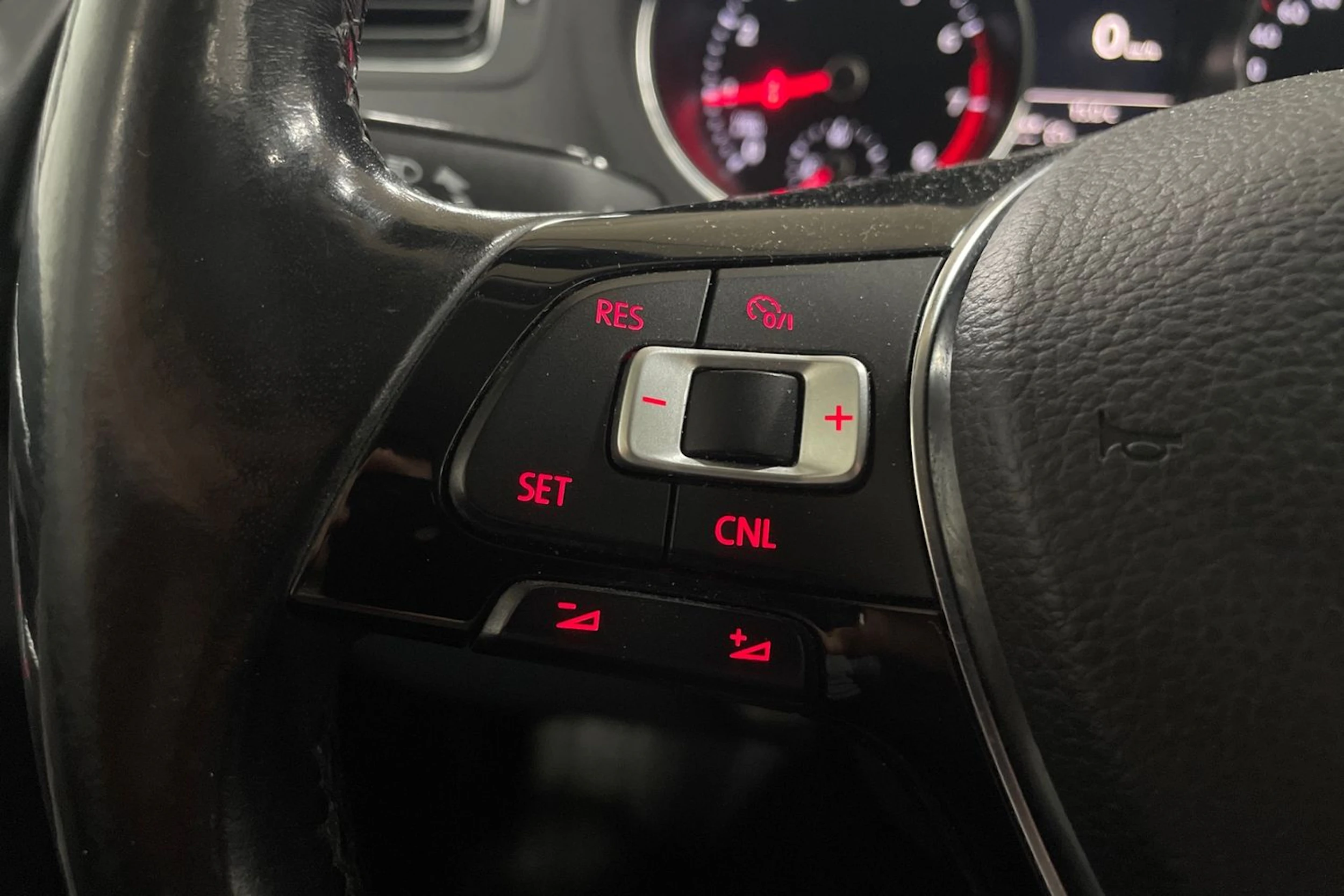 harmaa Volkswagen Polo 2014 kuva 12.