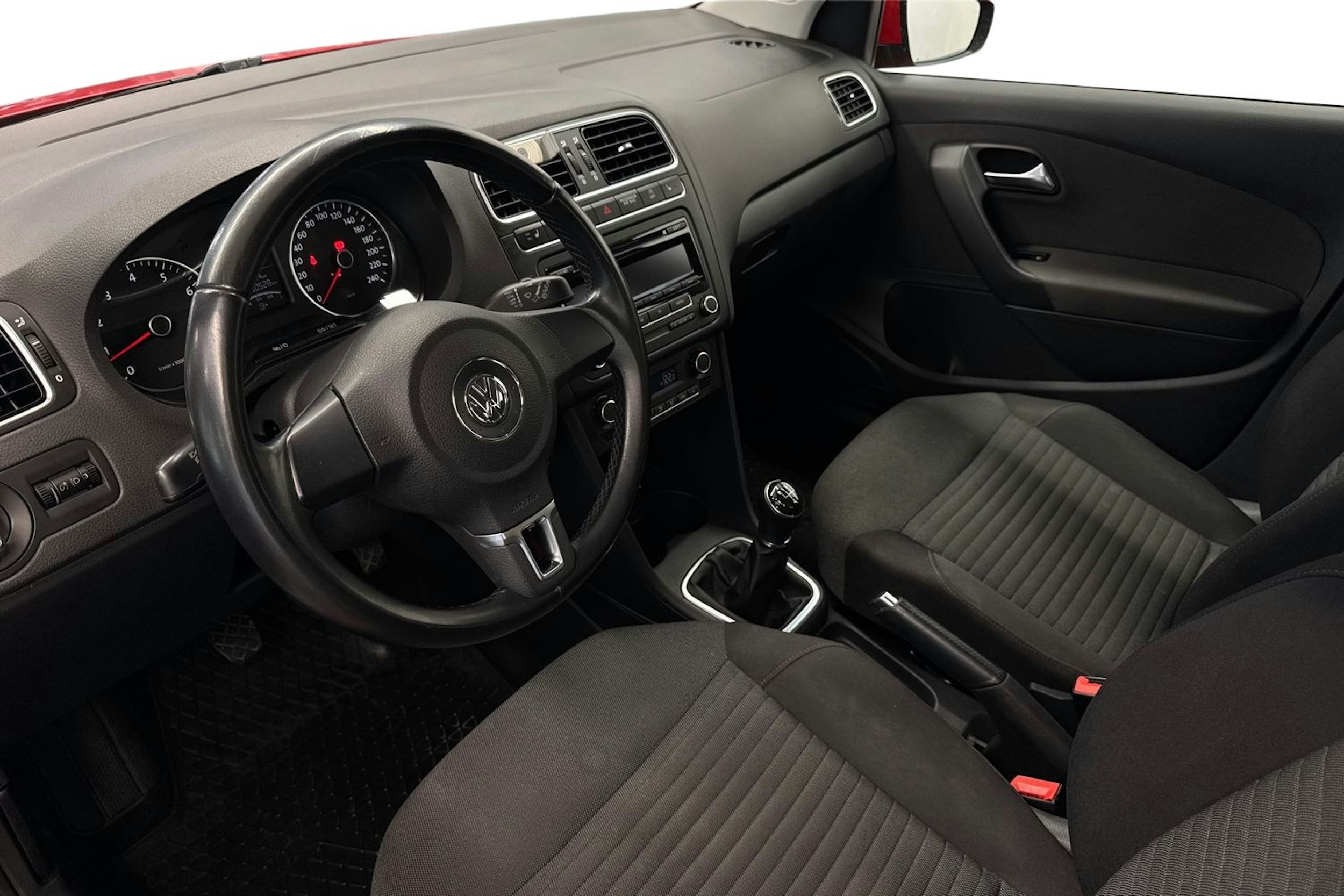 punainen Volkswagen Polo 2014 kuva 7.