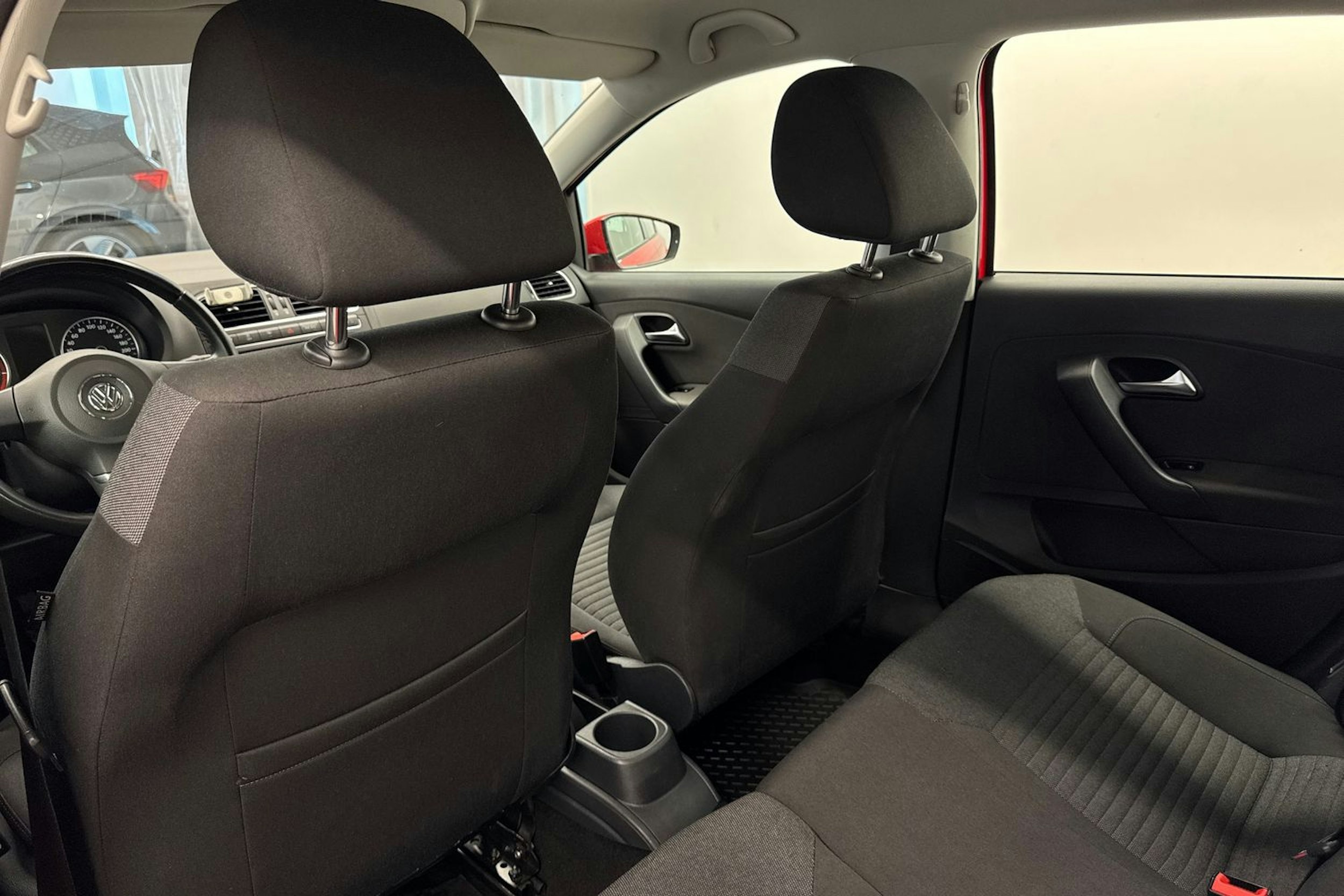 punainen Volkswagen Polo 2014 kuva 12.