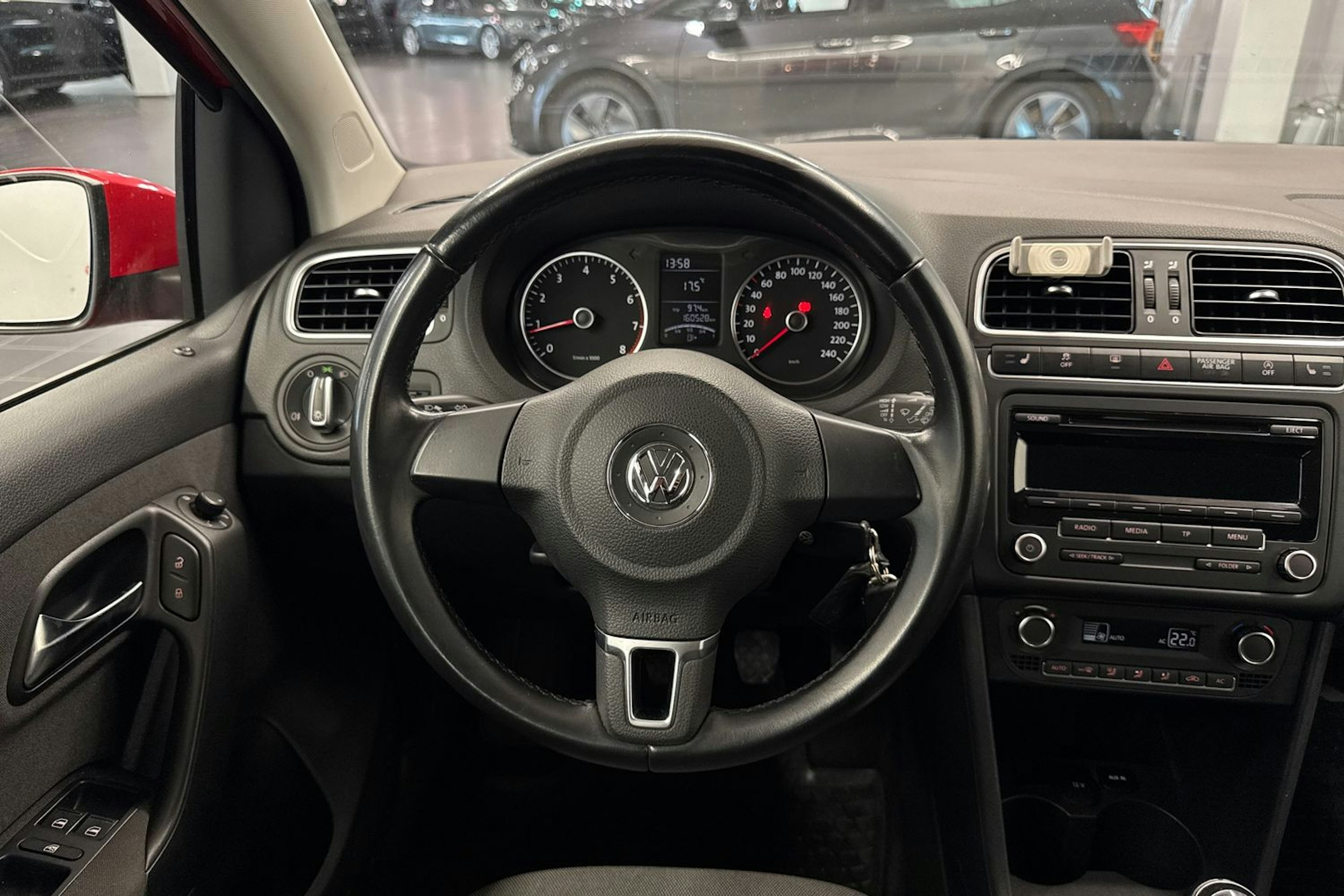 punainen Volkswagen Polo 2014 kuva 14.