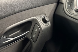punainen Volkswagen Polo 2014 kuva 17.