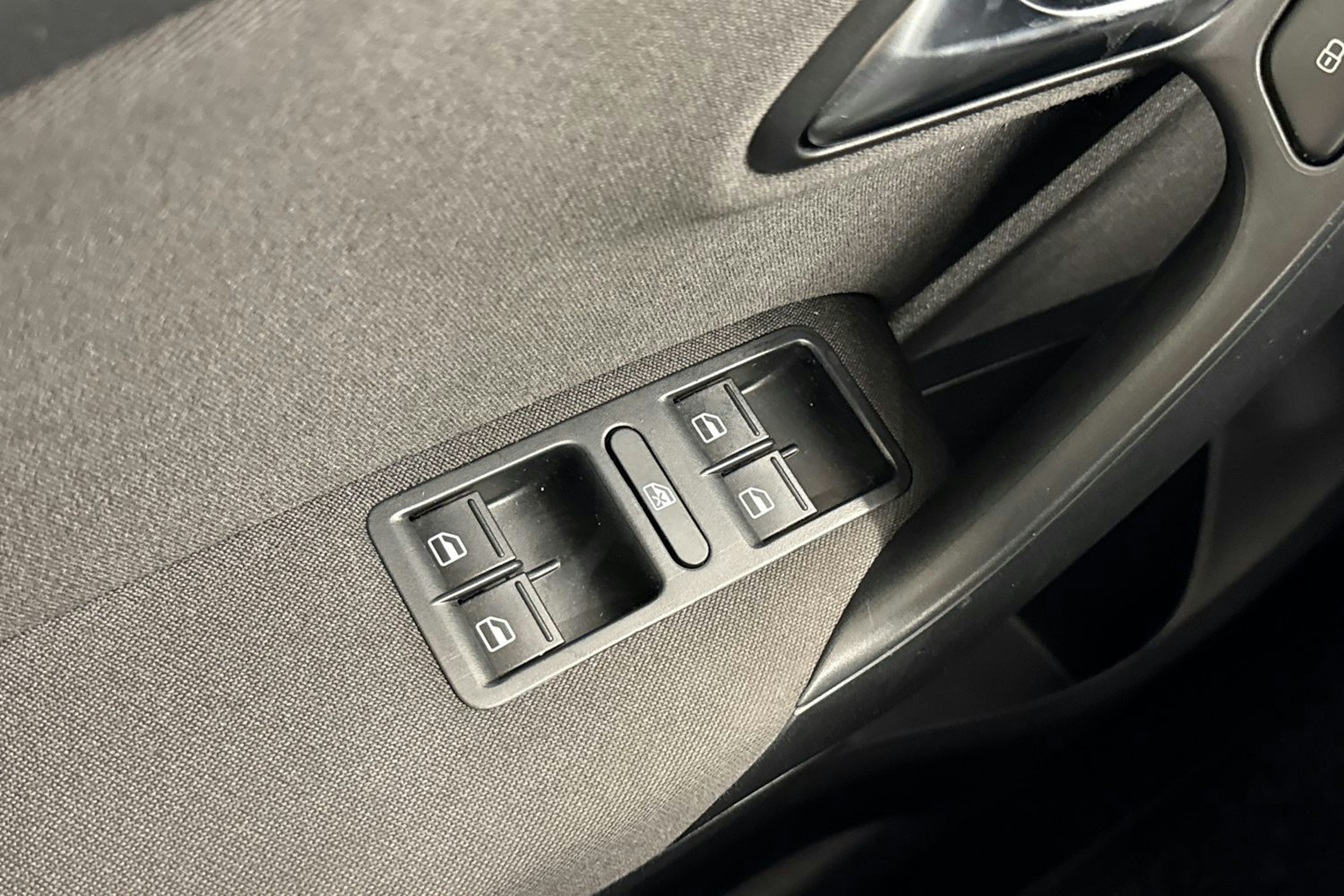 punainen Volkswagen Polo 2014 kuva 18.