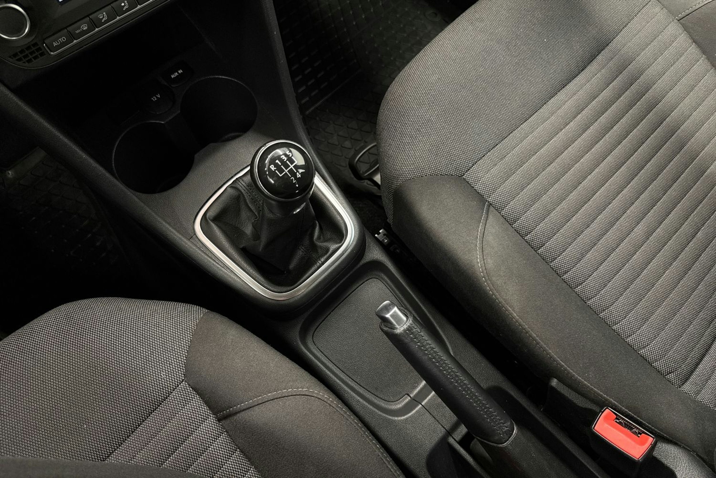 punainen Volkswagen Polo 2014 kuva 19.
