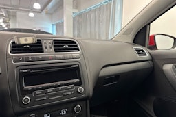 punainen Volkswagen Polo 2014 kuva 21.