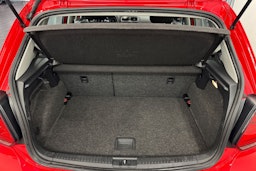 punainen Volkswagen Polo 2014 kuva 27.