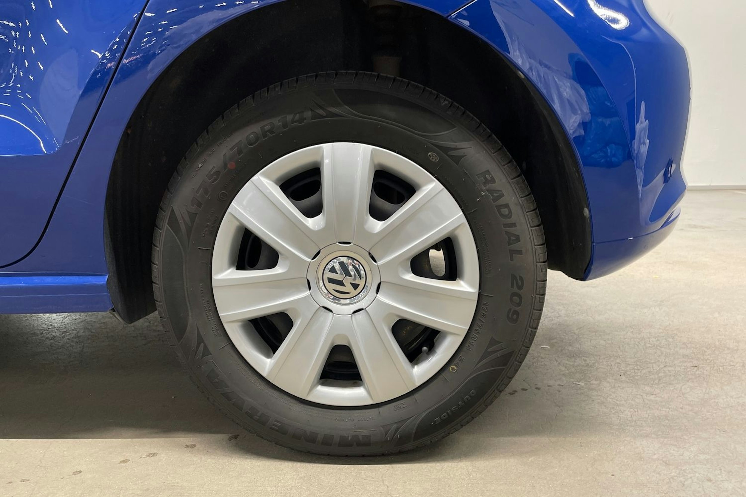 Sininen Volkswagen POLO 2014 kuva 11.