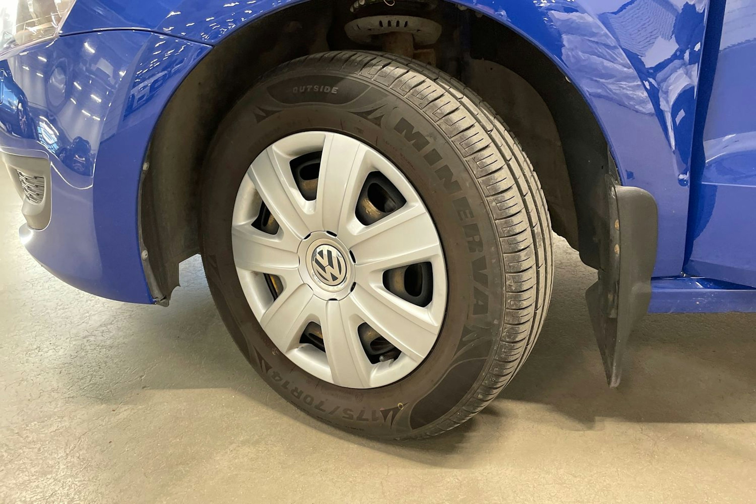 Sininen Volkswagen POLO 2014 kuva 13.