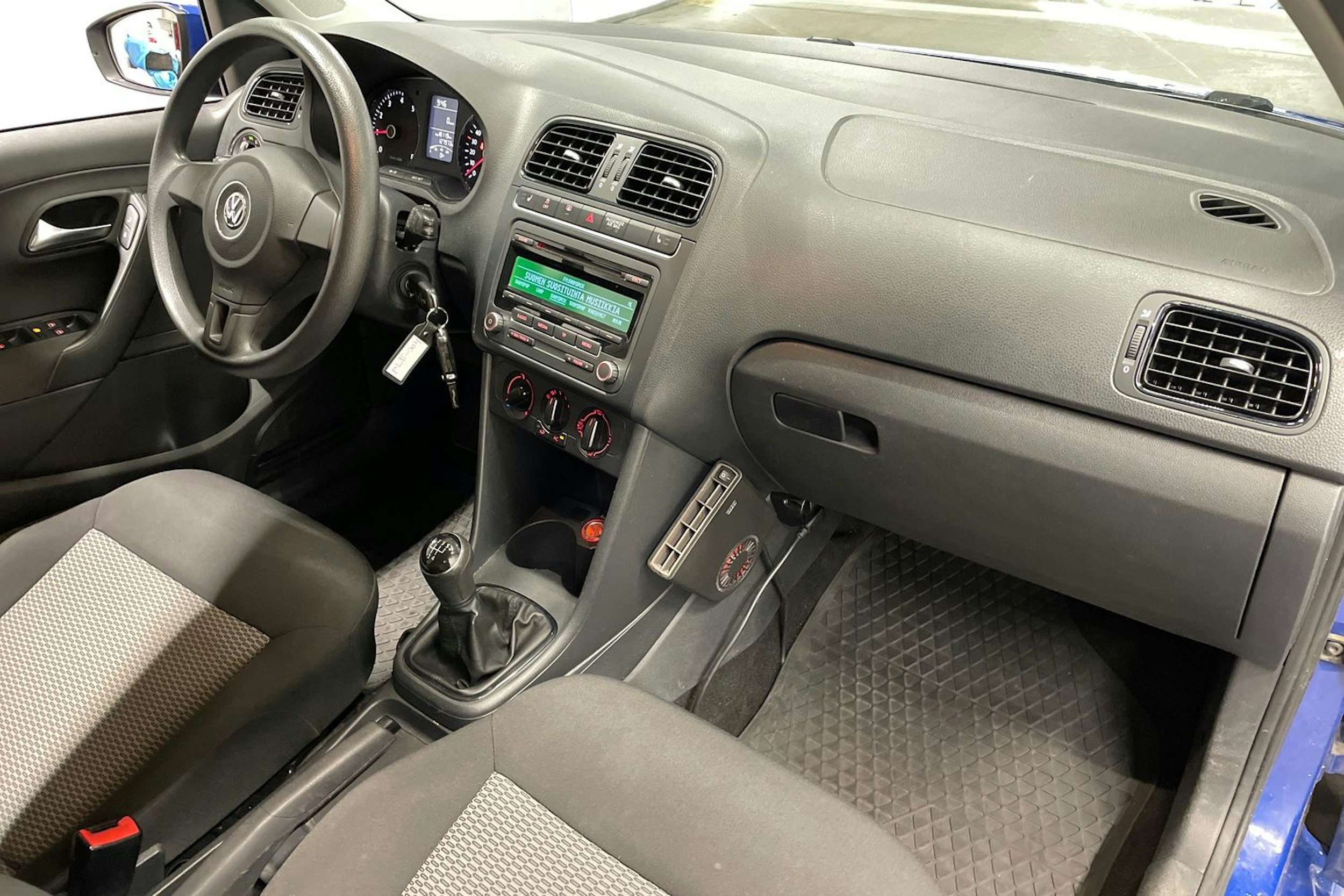 Sininen Volkswagen POLO 2014 kuva 23.