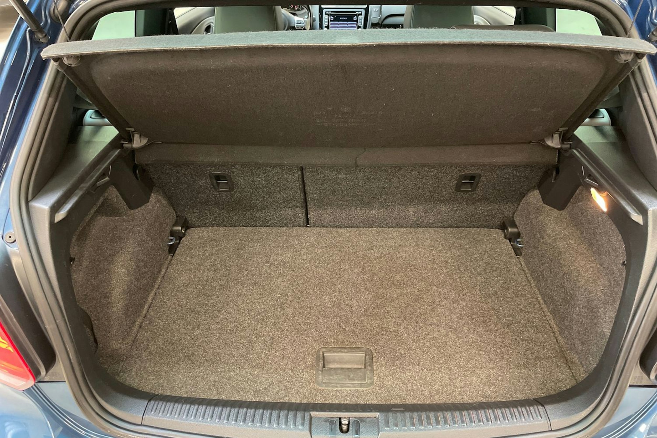 sininen Volkswagen Polo 2014 kuva 14.