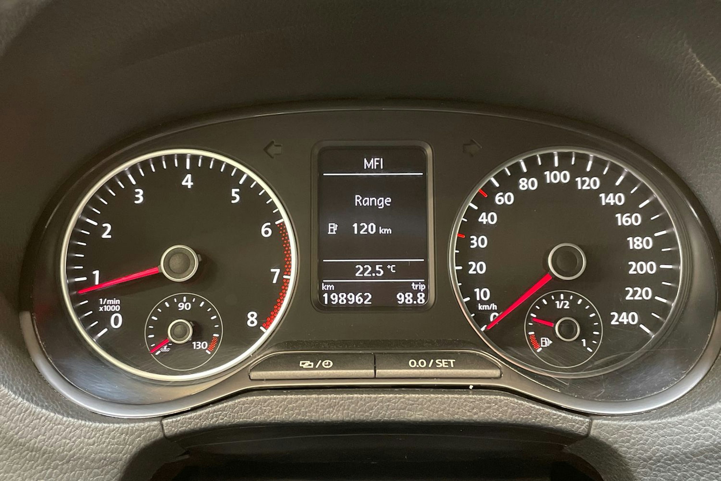 sininen Volkswagen Polo 2014 kuva 15.
