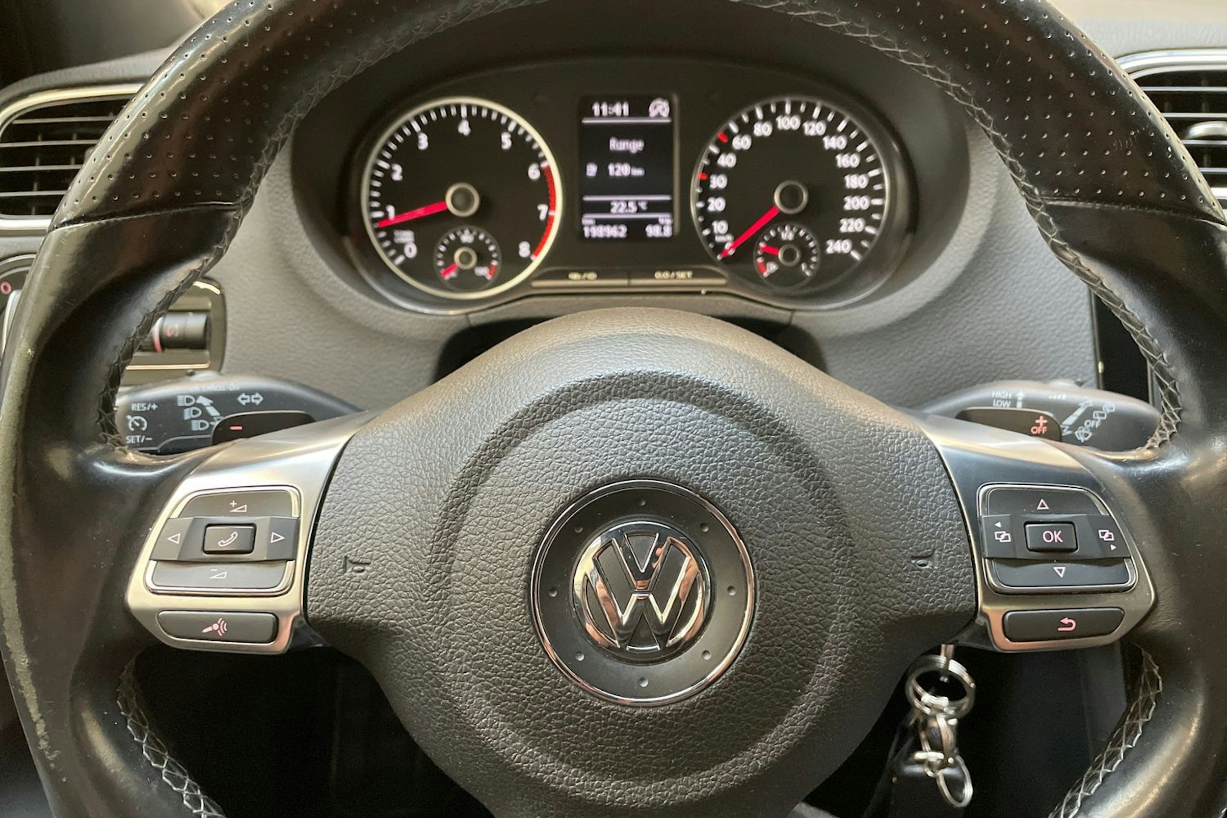 sininen Volkswagen Polo 2014 kuva 16.