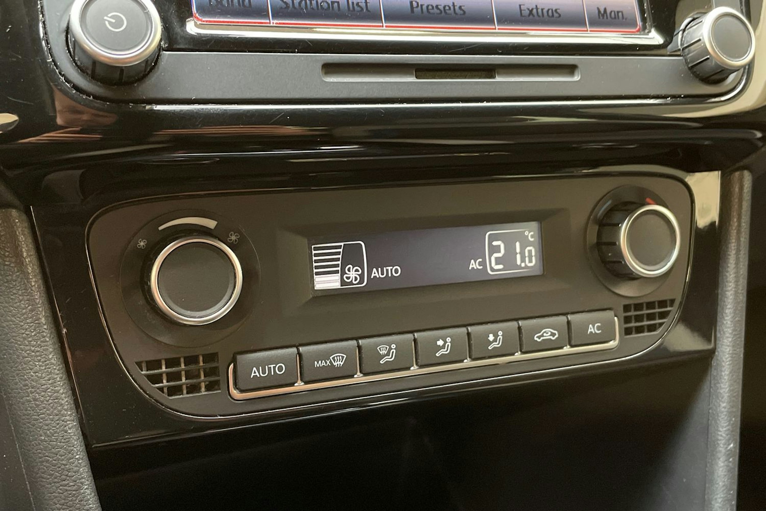 sininen Volkswagen Polo 2014 kuva 18.