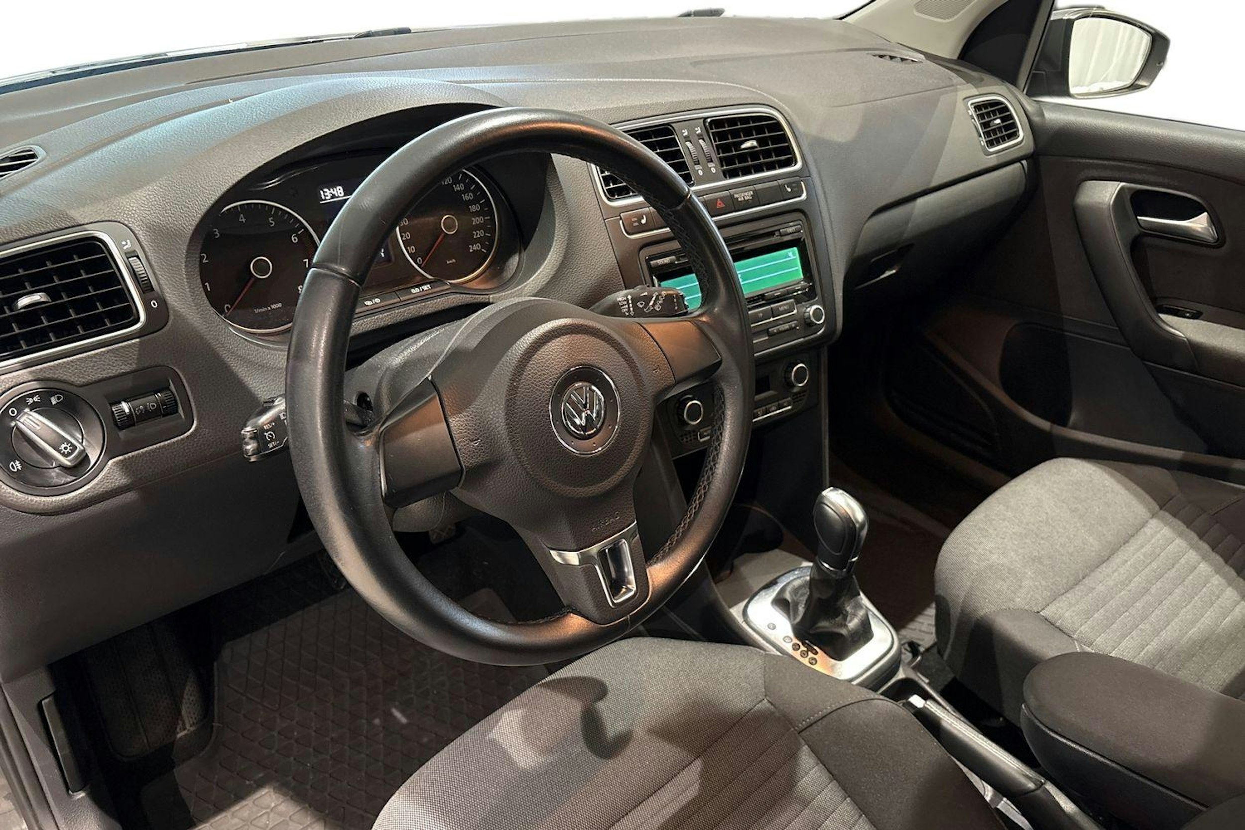 harmaa Volkswagen Polo 2014 kuva 7.