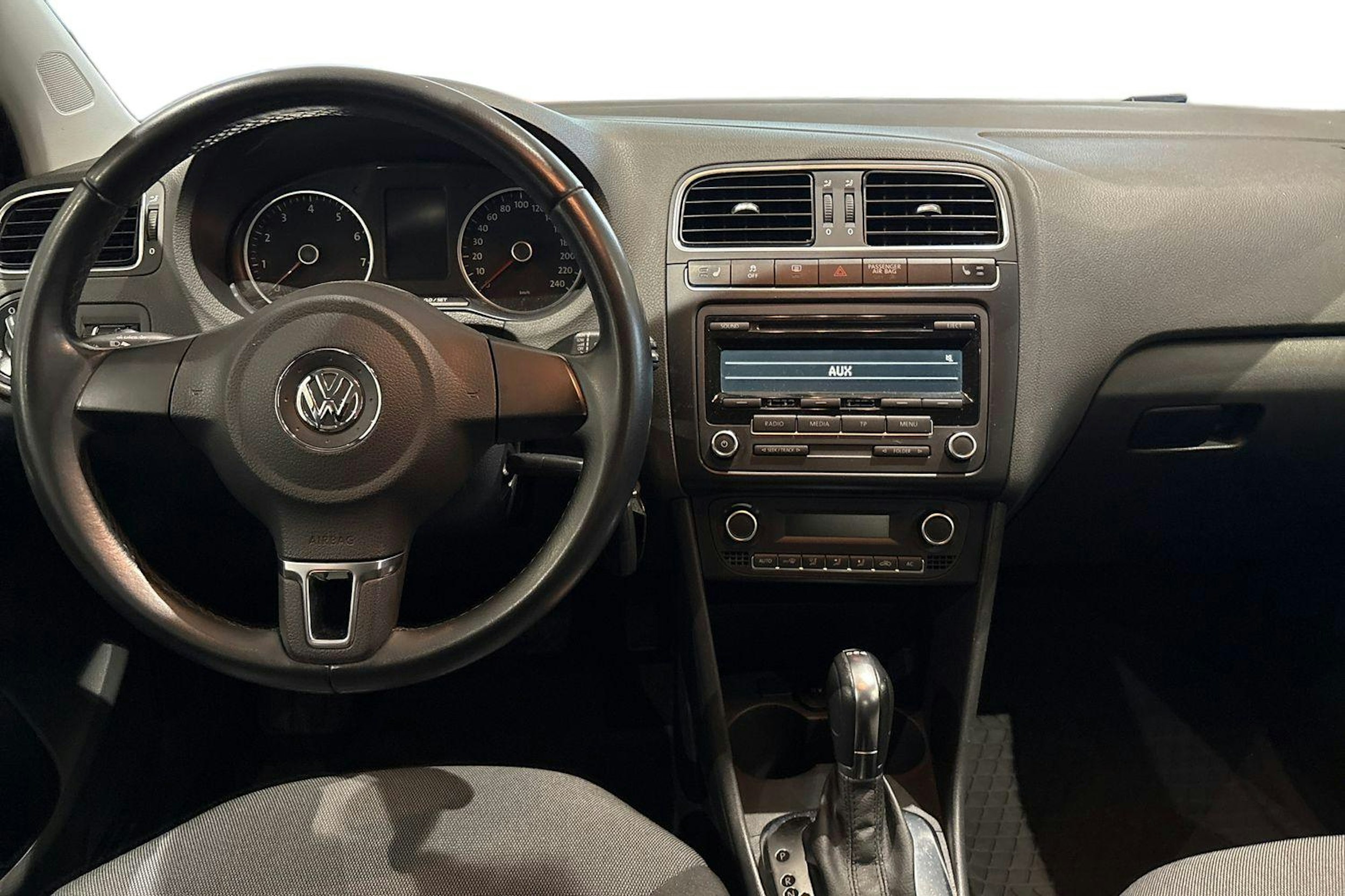 harmaa Volkswagen Polo 2014 kuva 9.
