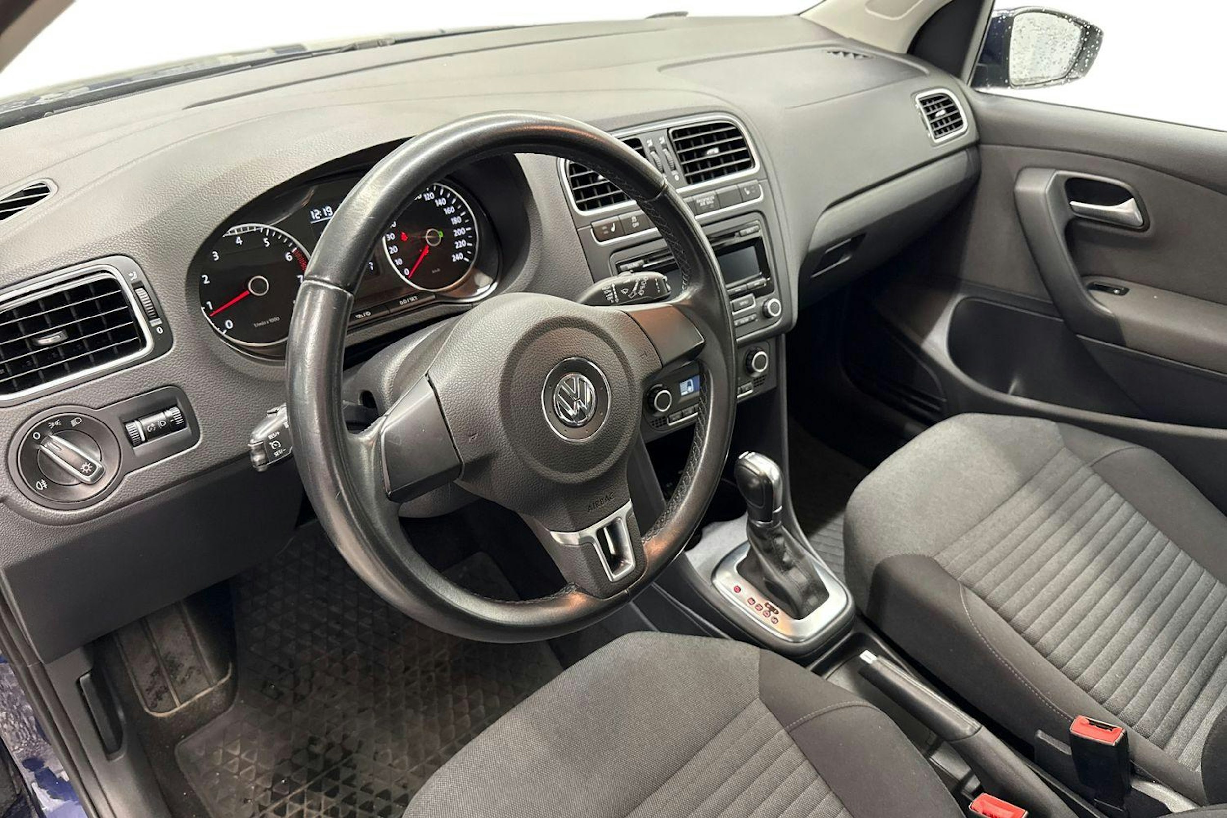 sininen Volkswagen Polo 2014 kuva 7.