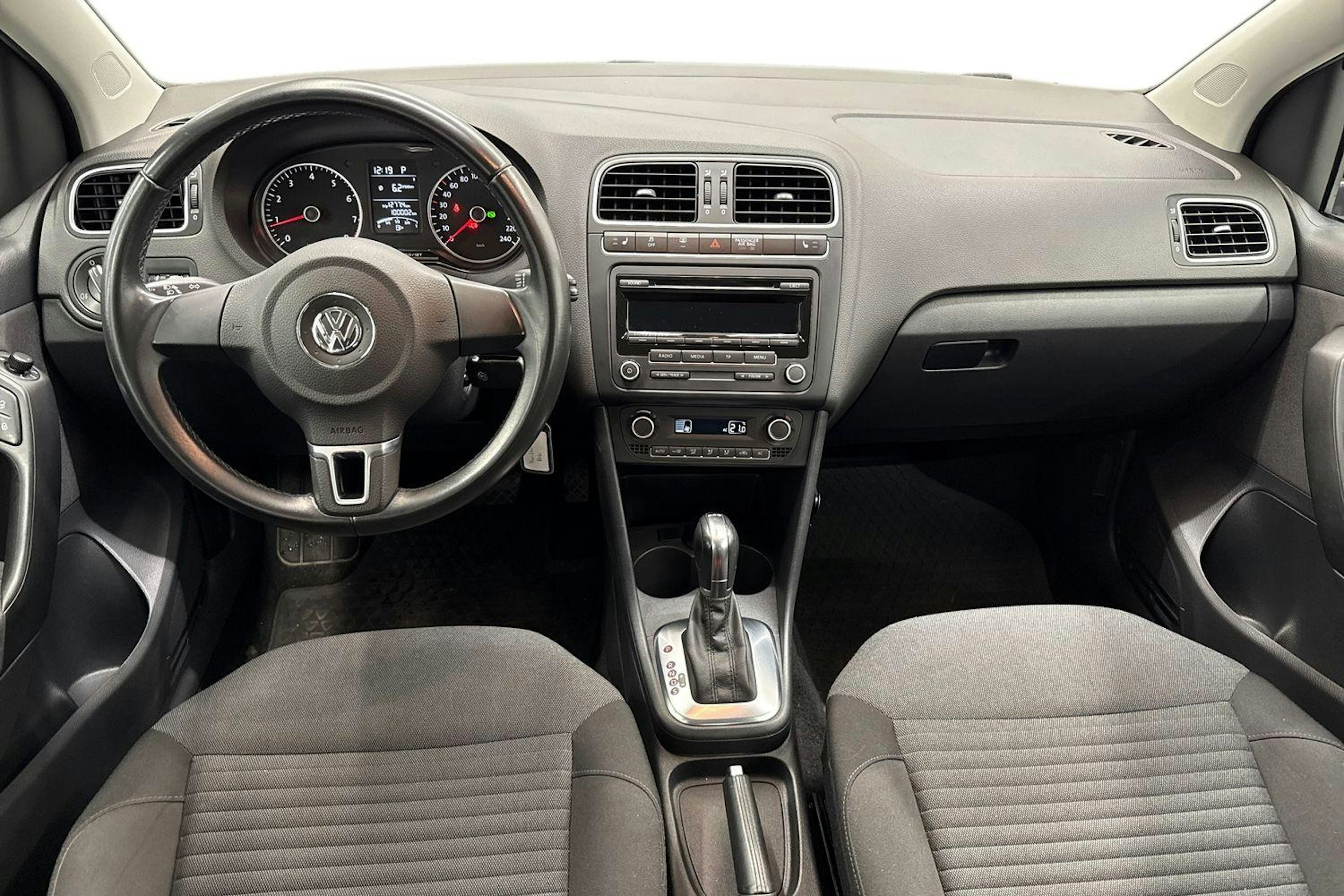 sininen Volkswagen Polo 2014 kuva 9.
