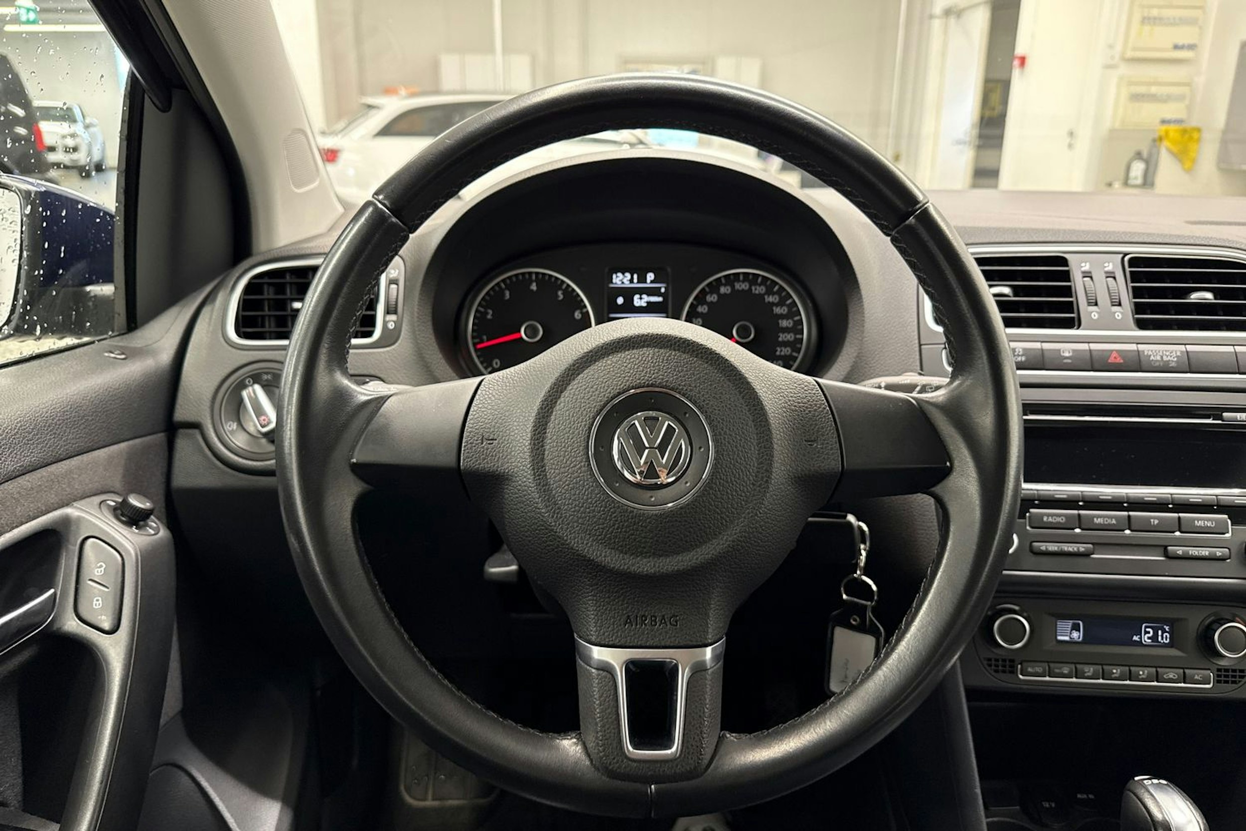 sininen Volkswagen Polo 2014 kuva 14.