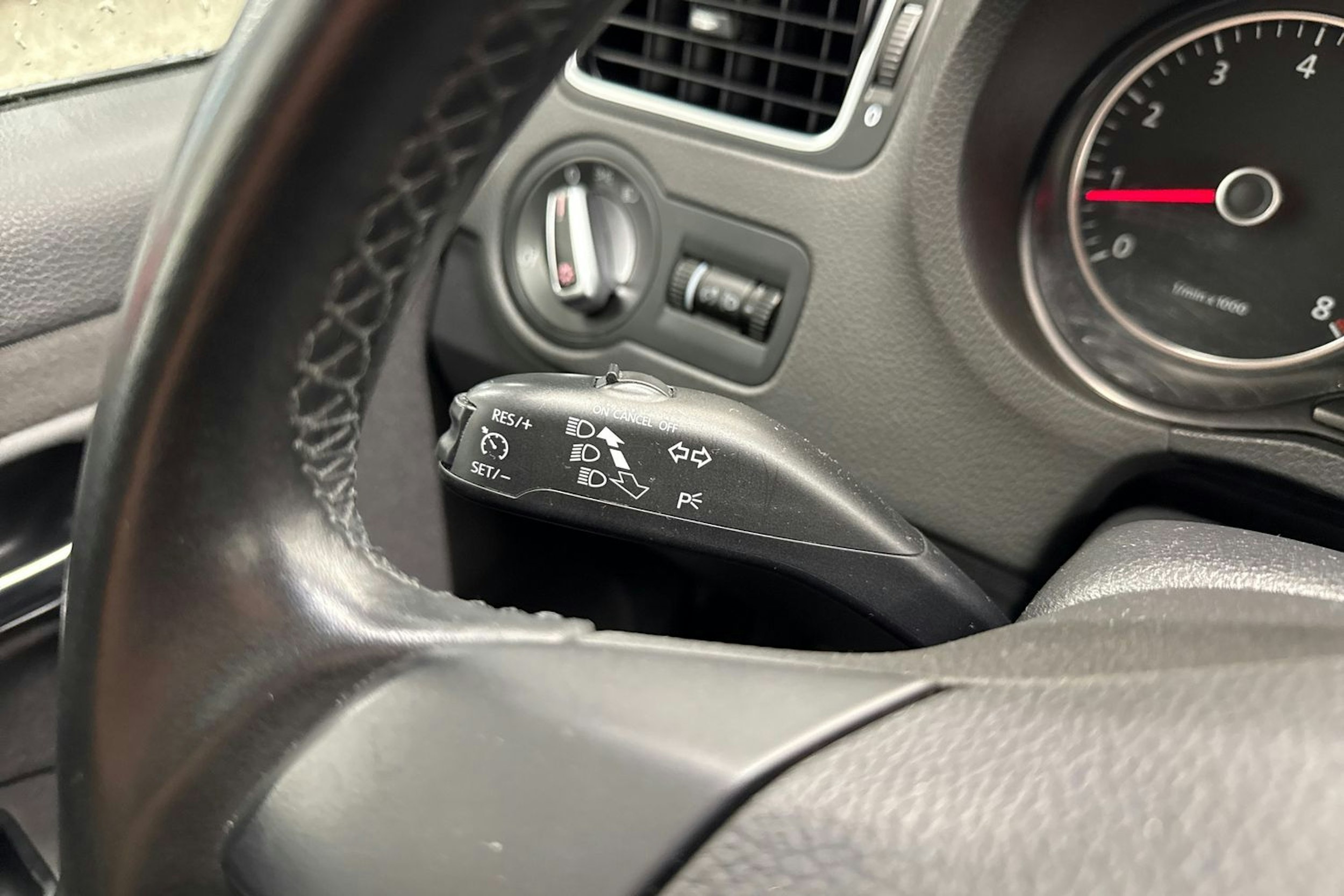 sininen Volkswagen Polo 2014 kuva 15.