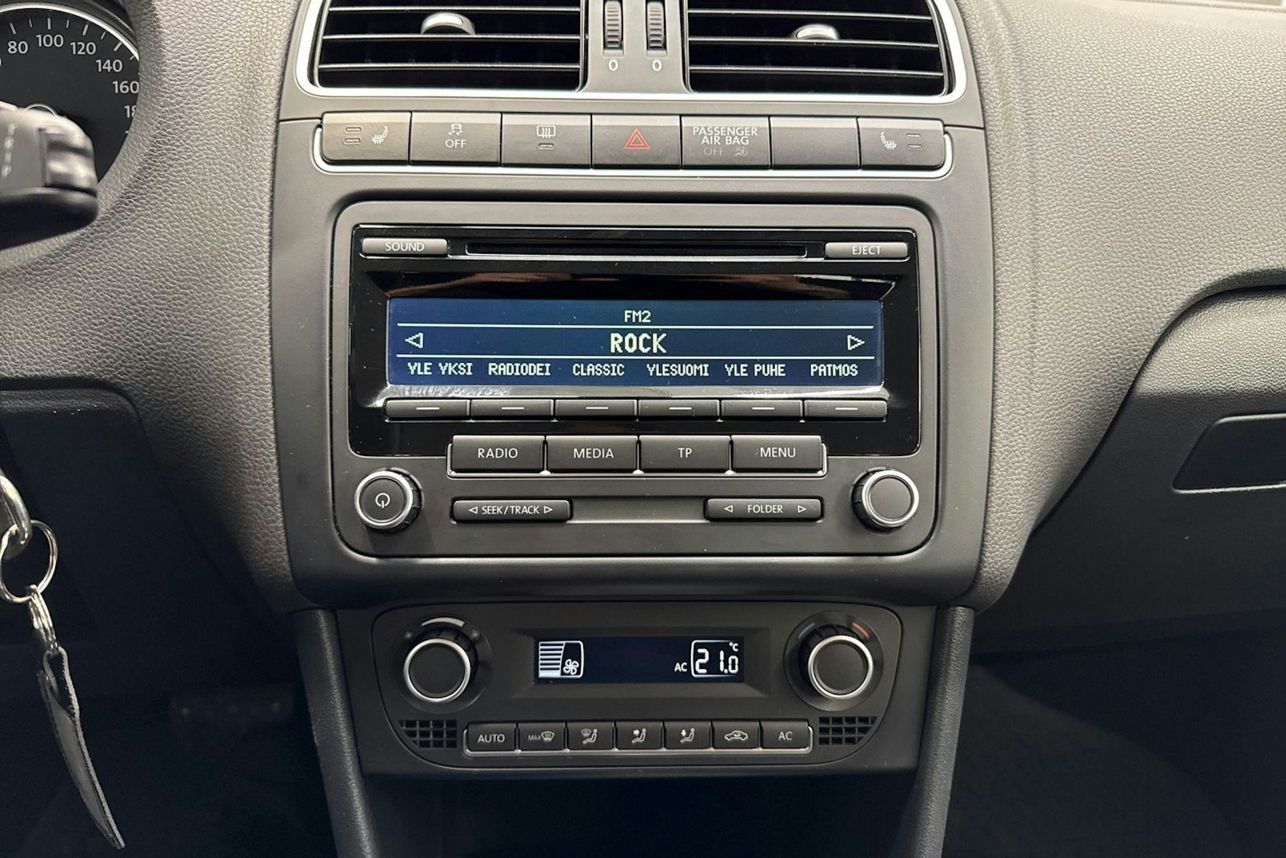 sininen Volkswagen Polo 2014 kuva 16.