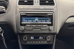 sininen Volkswagen Polo 2014 kuva 16.