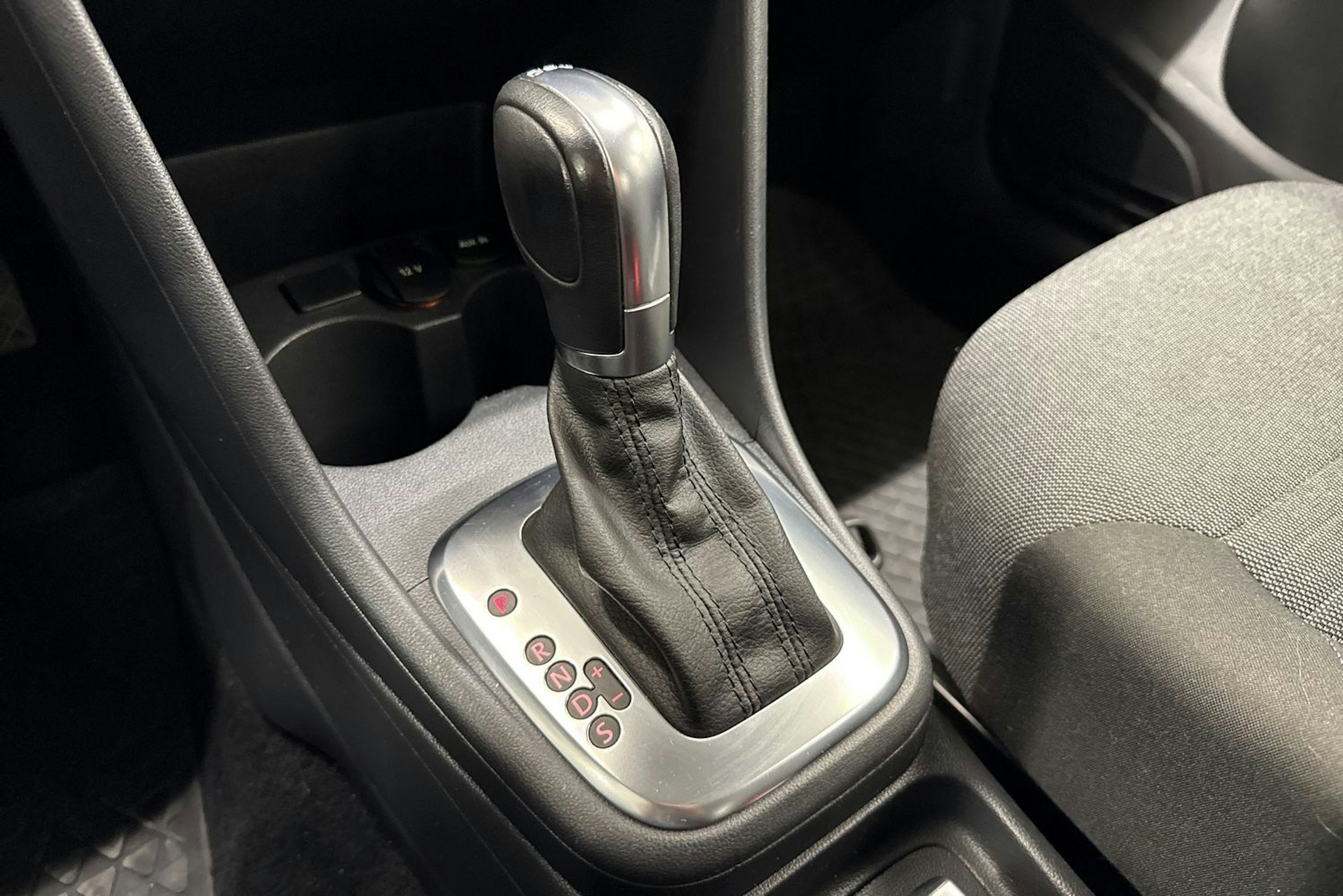 sininen Volkswagen Polo 2014 kuva 17.