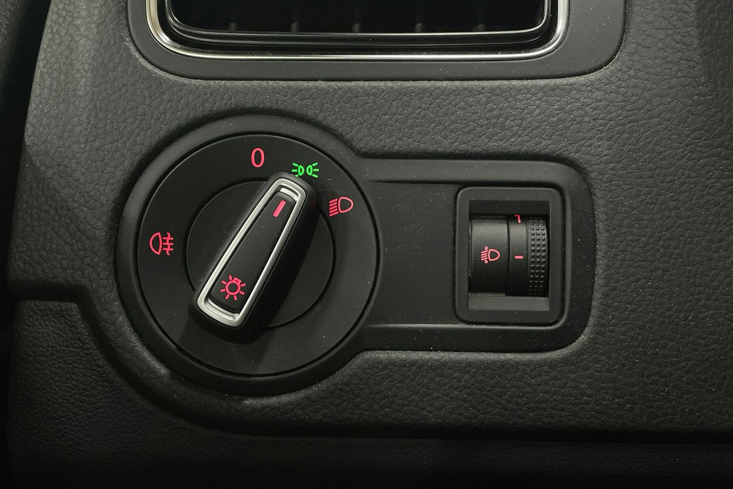musta Volkswagen Polo 2015 kuva 17.