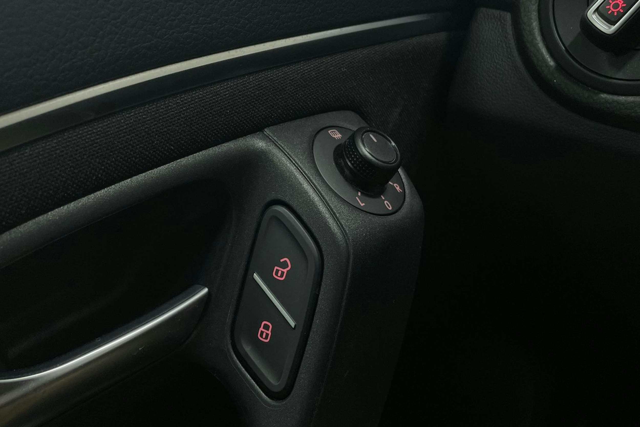 musta Volkswagen Polo 2015 kuva 18.