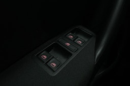 musta Volkswagen Polo 2015 kuva 19.
