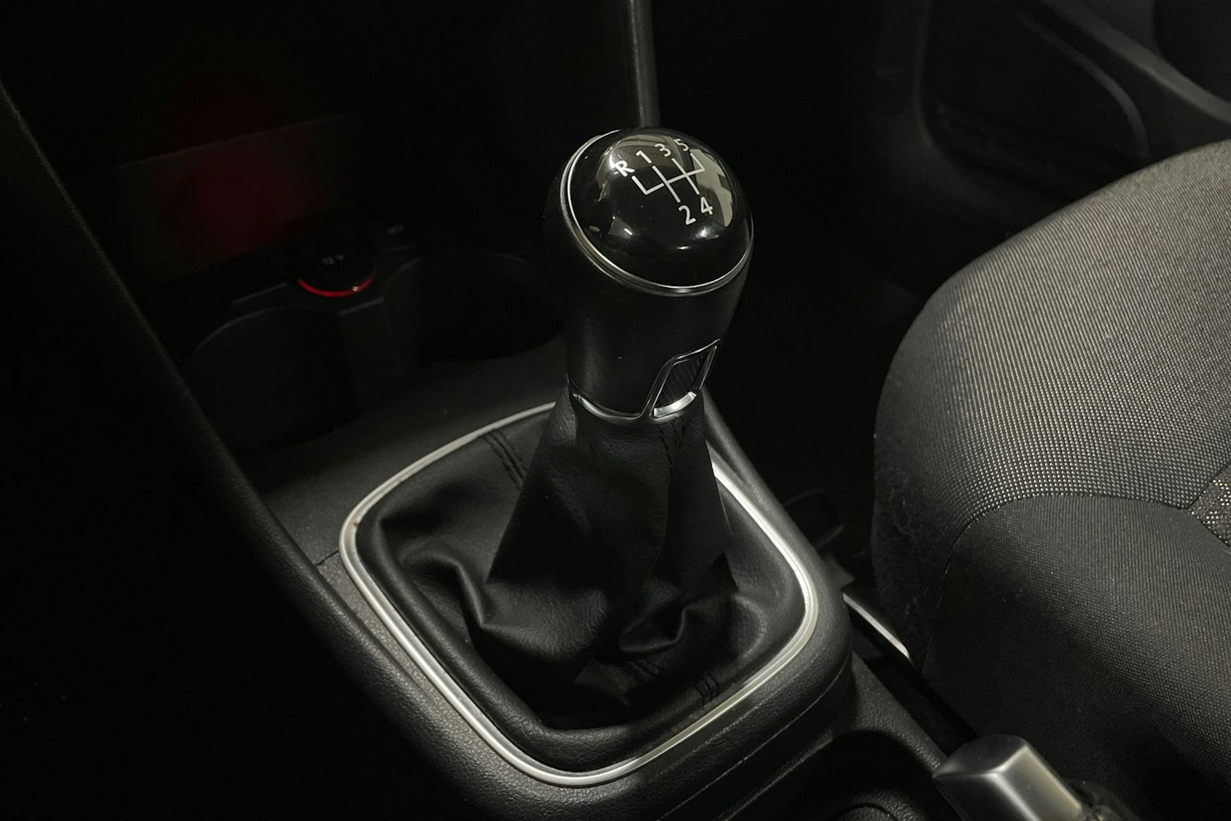 musta Volkswagen Polo 2015 kuva 26.