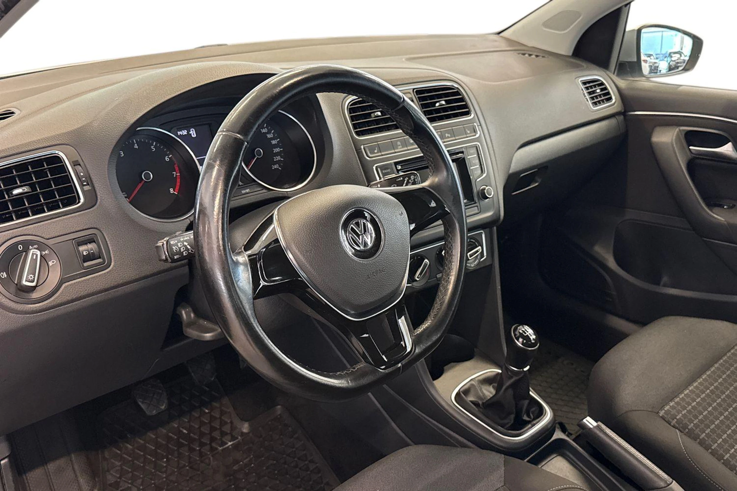 Hopea Volkswagen POLO 2015 kuva 6.