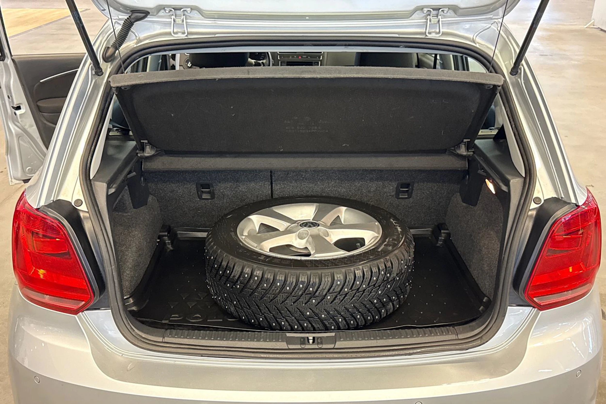 Hopea Volkswagen POLO 2015 kuva 11.