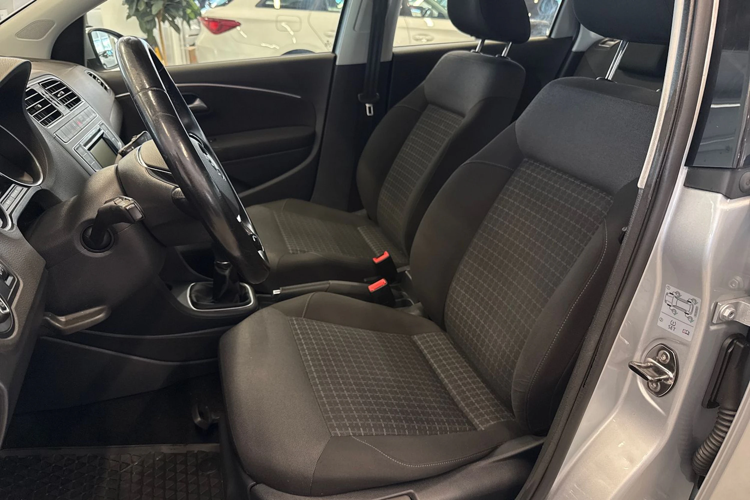 Hopea Volkswagen POLO 2015 kuva 14.