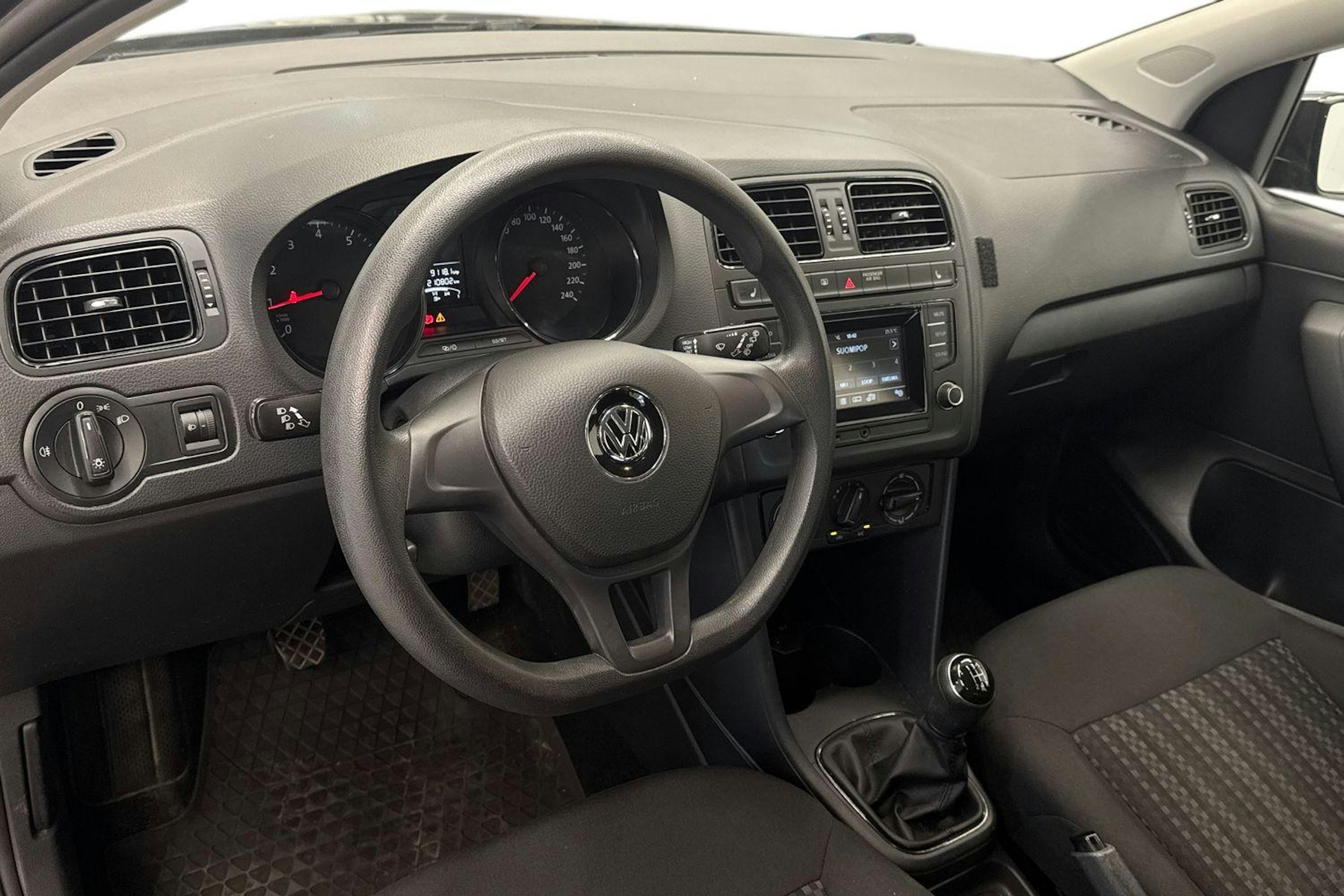 harmaa Volkswagen Polo 2015 kuva 7.