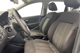 harmaa Volkswagen Polo 2015 kuva 11.