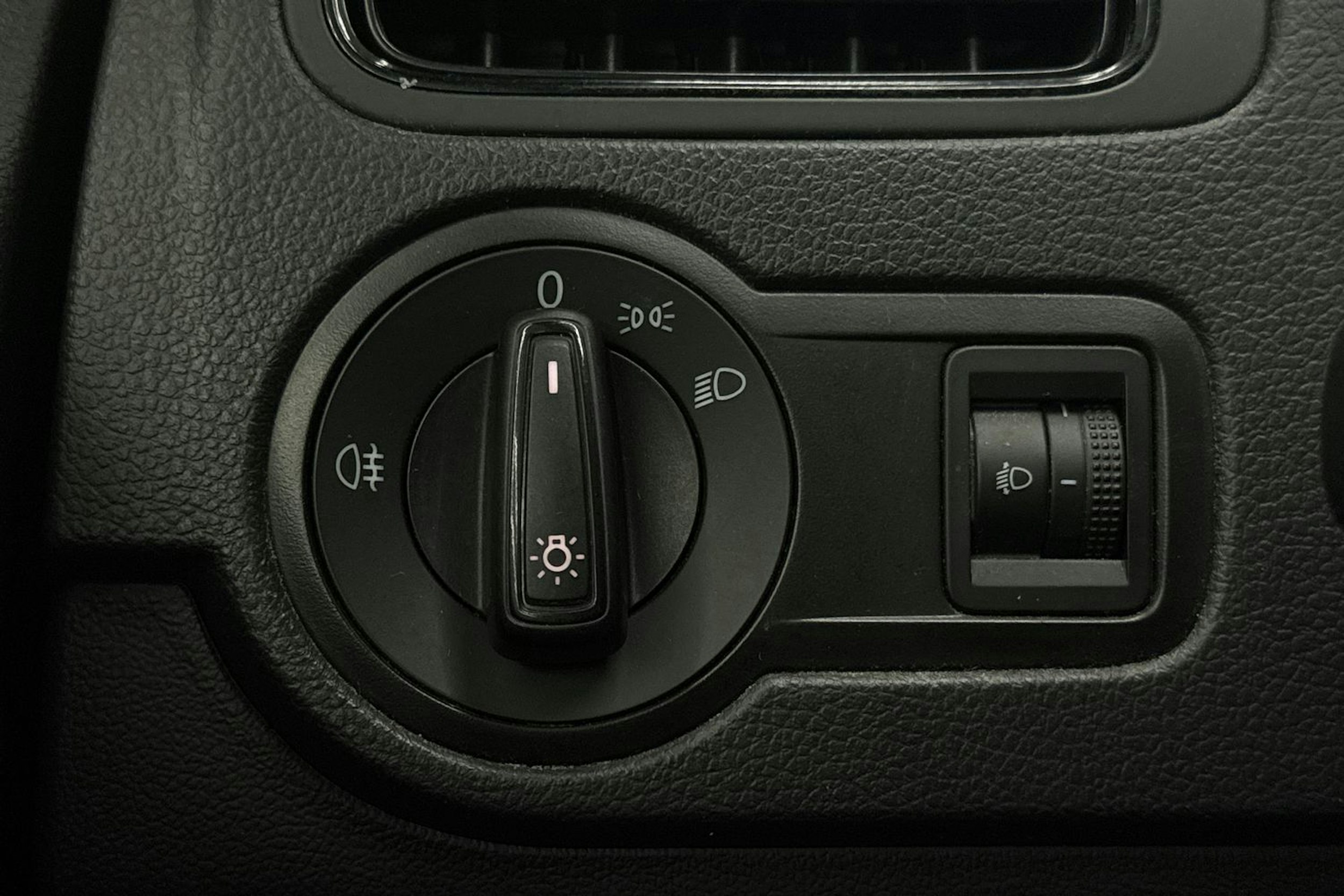 harmaa Volkswagen Polo 2015 kuva 18.