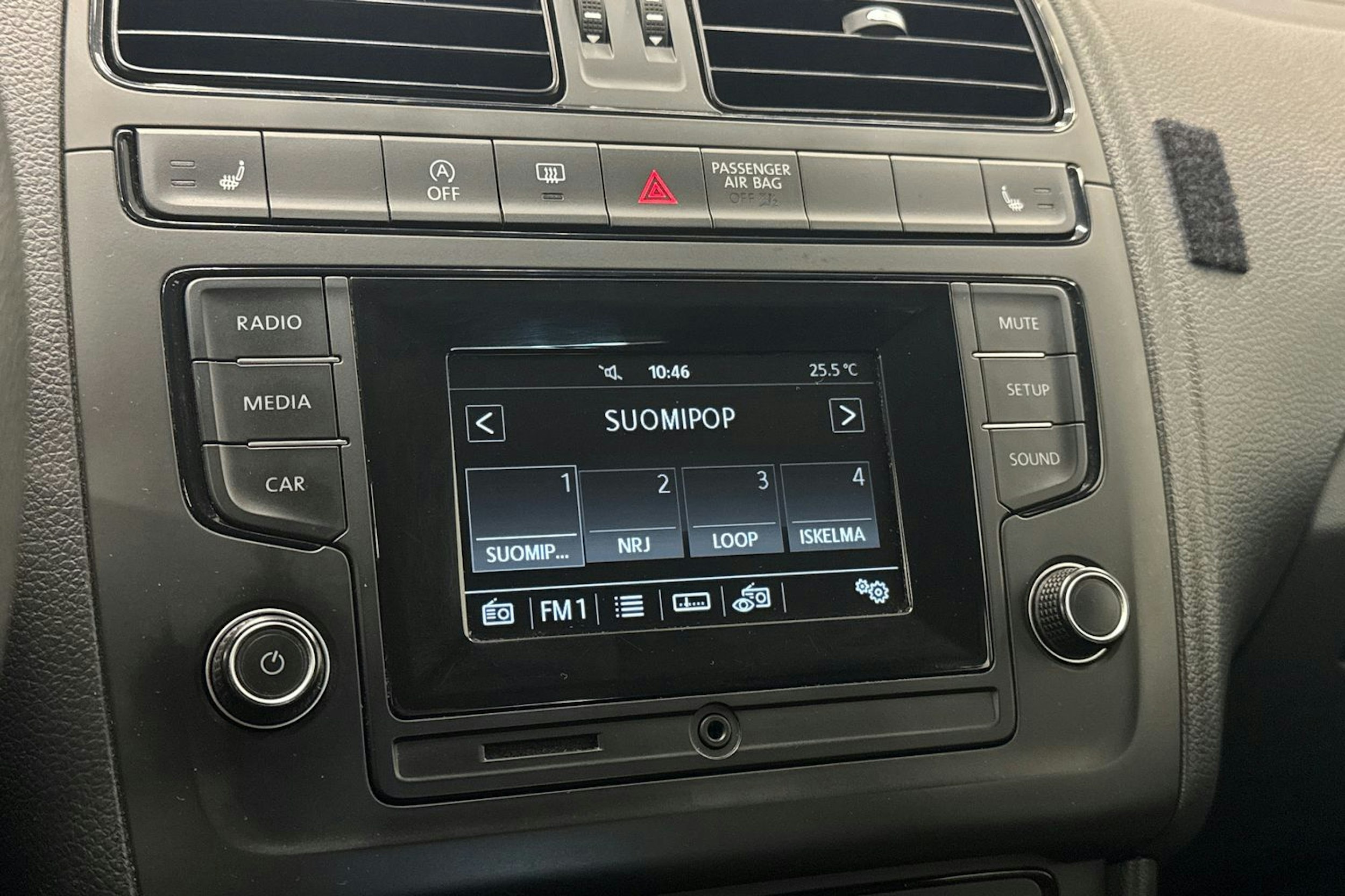 harmaa Volkswagen Polo 2015 kuva 20.