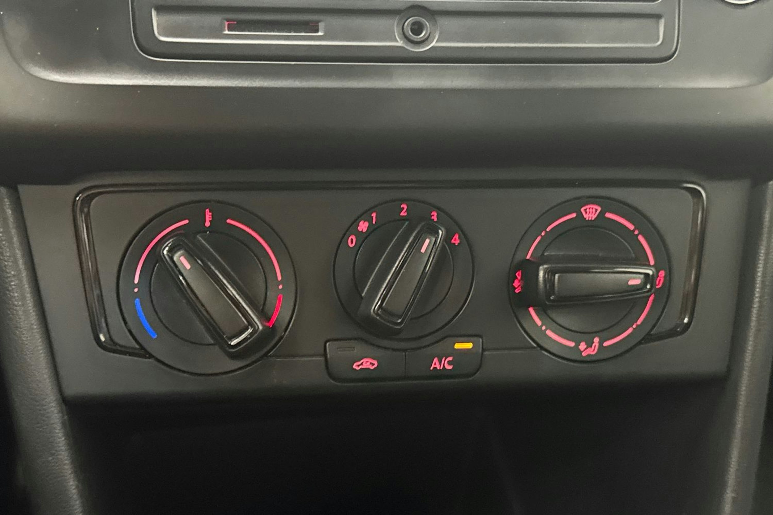 harmaa Volkswagen Polo 2015 kuva 24.