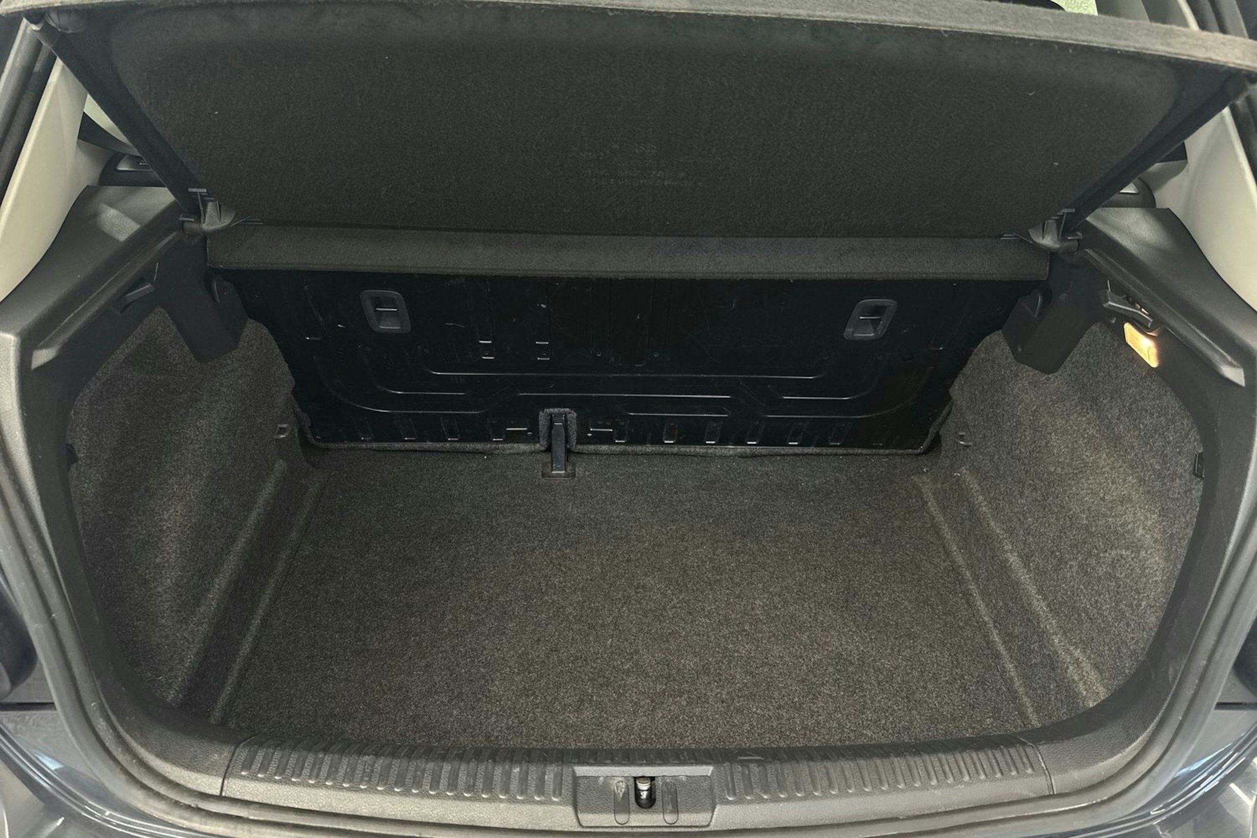 harmaa Volkswagen Polo 2015 kuva 28.