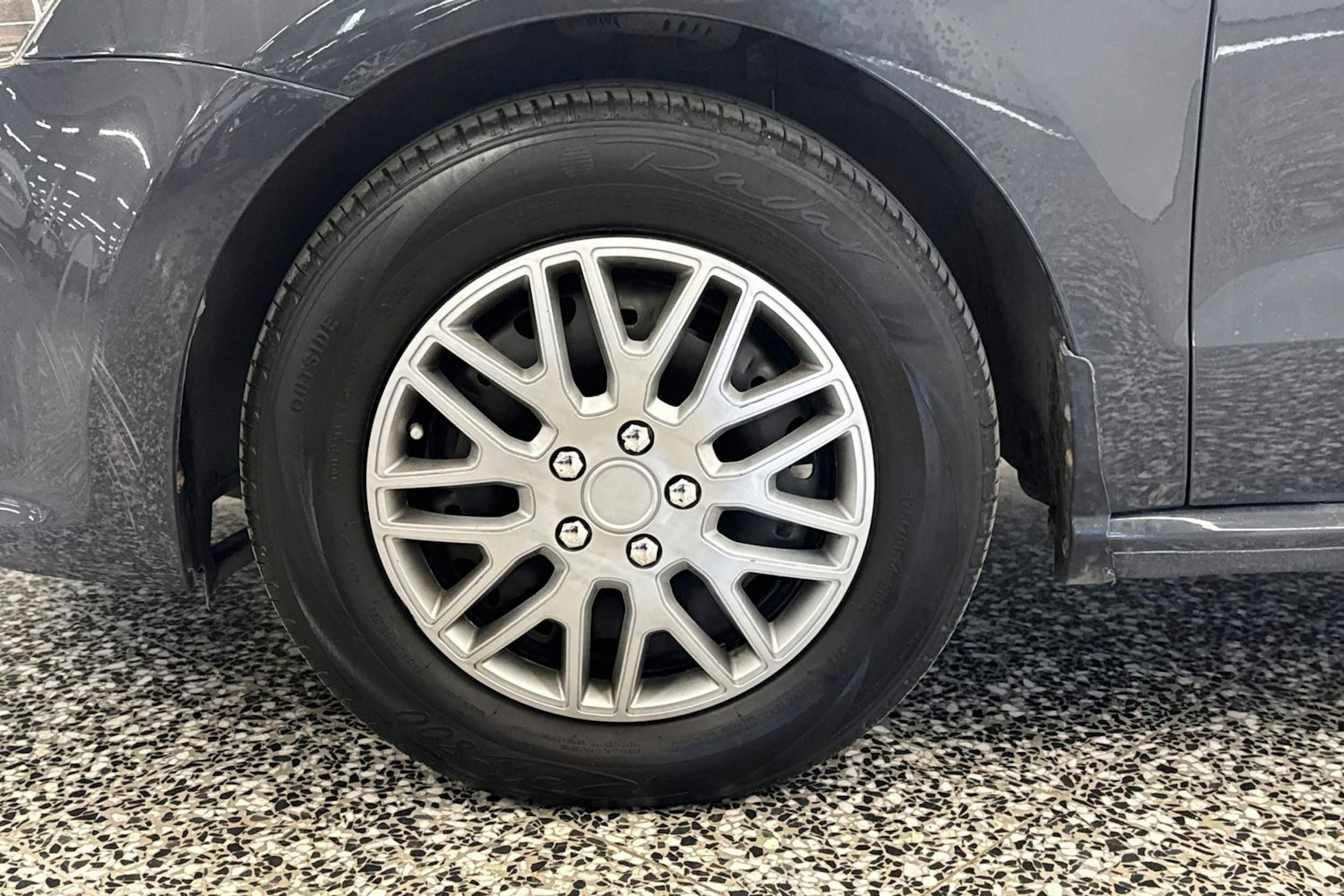 harmaa Volkswagen Polo 2015 kuva 29.