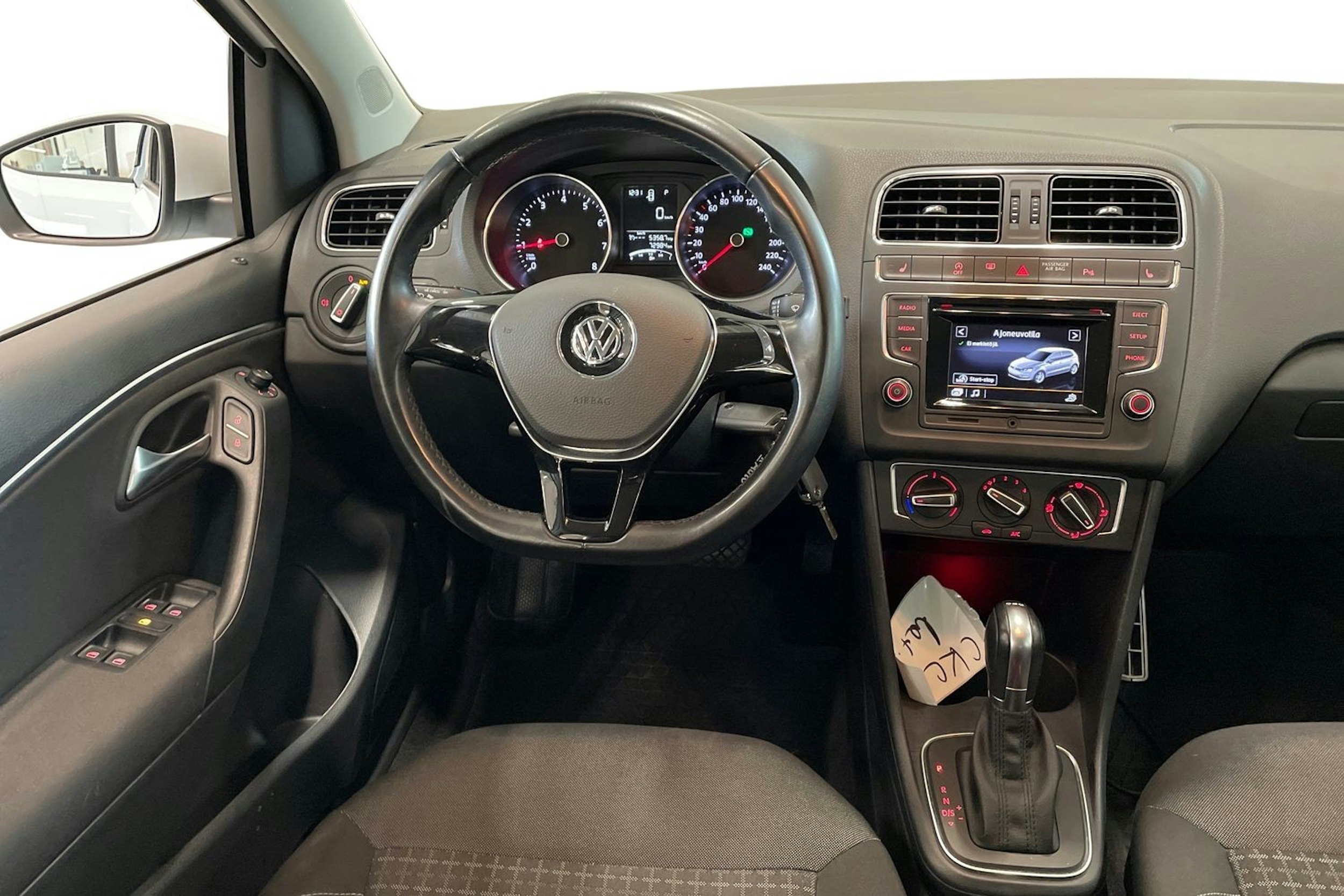 valkoinen Volkswagen Polo 2015 kuva 9.