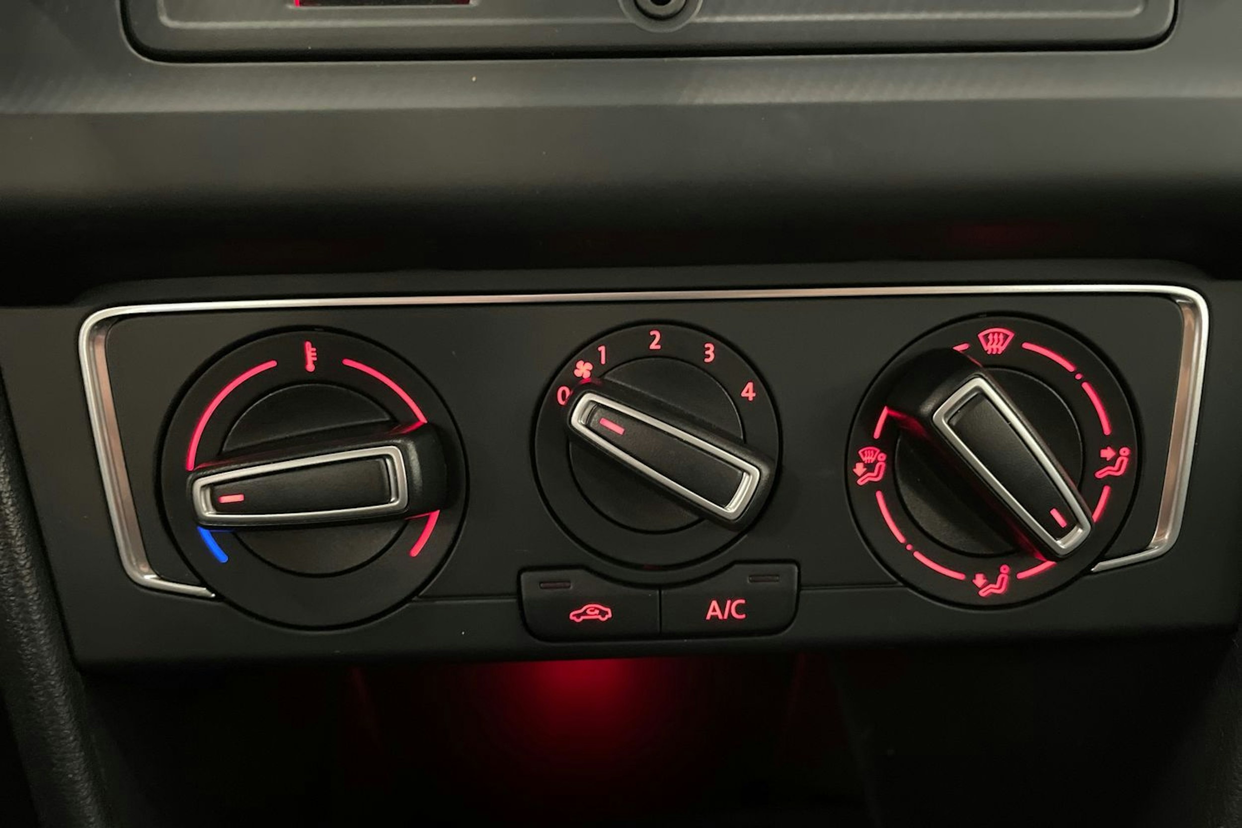 valkoinen Volkswagen Polo 2015 kuva 26.
