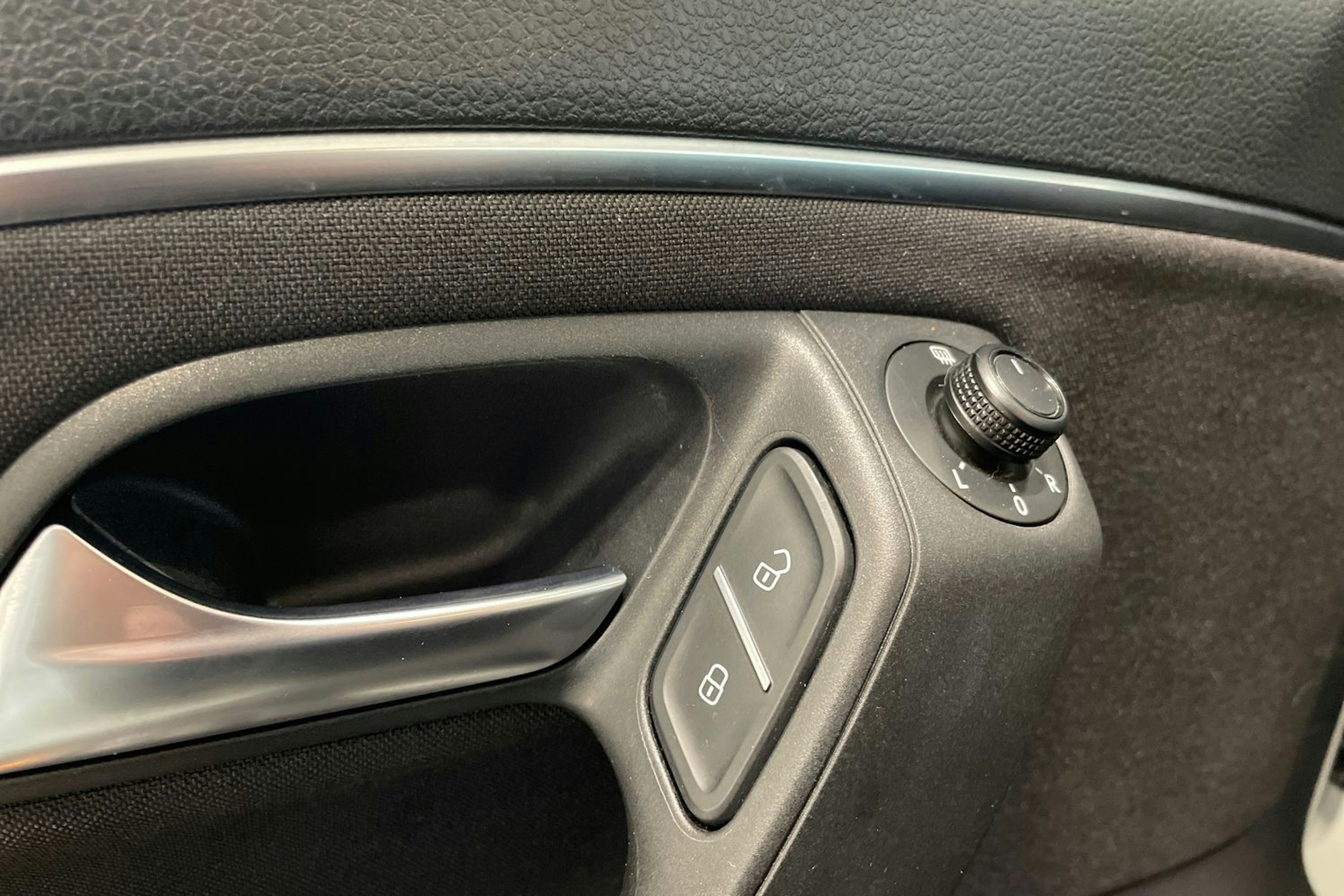 valkoinen Volkswagen Polo 2015 kuva 29.