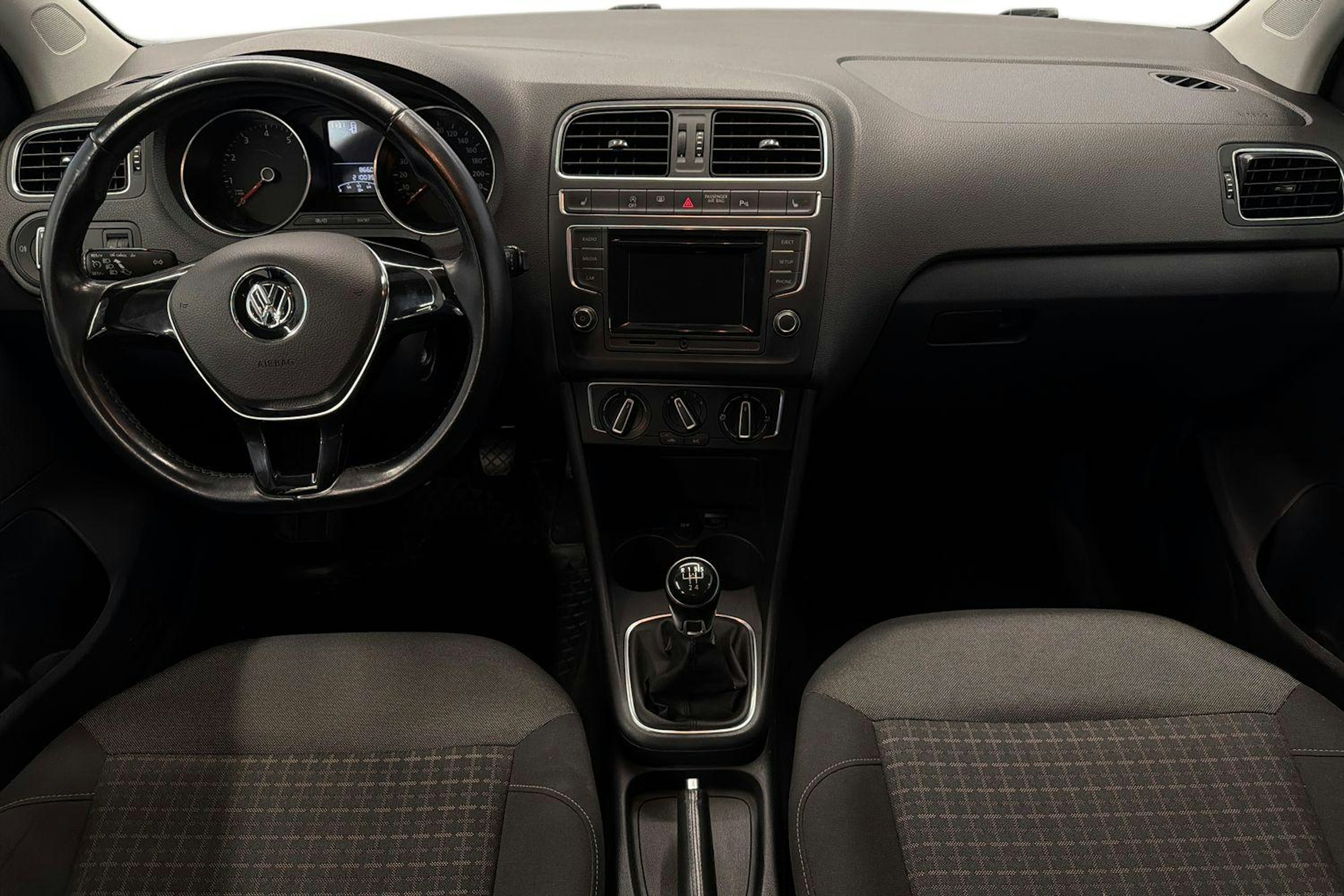 sininen Volkswagen Polo 2015 kuva 7.
