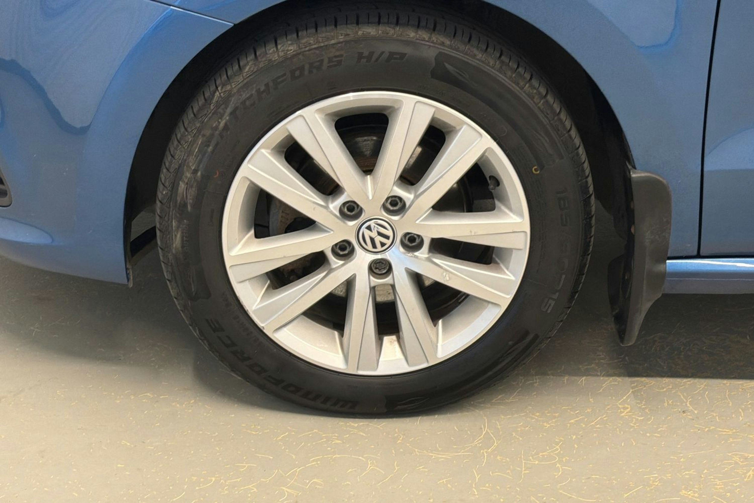 sininen Volkswagen Polo 2015 kuva 10.