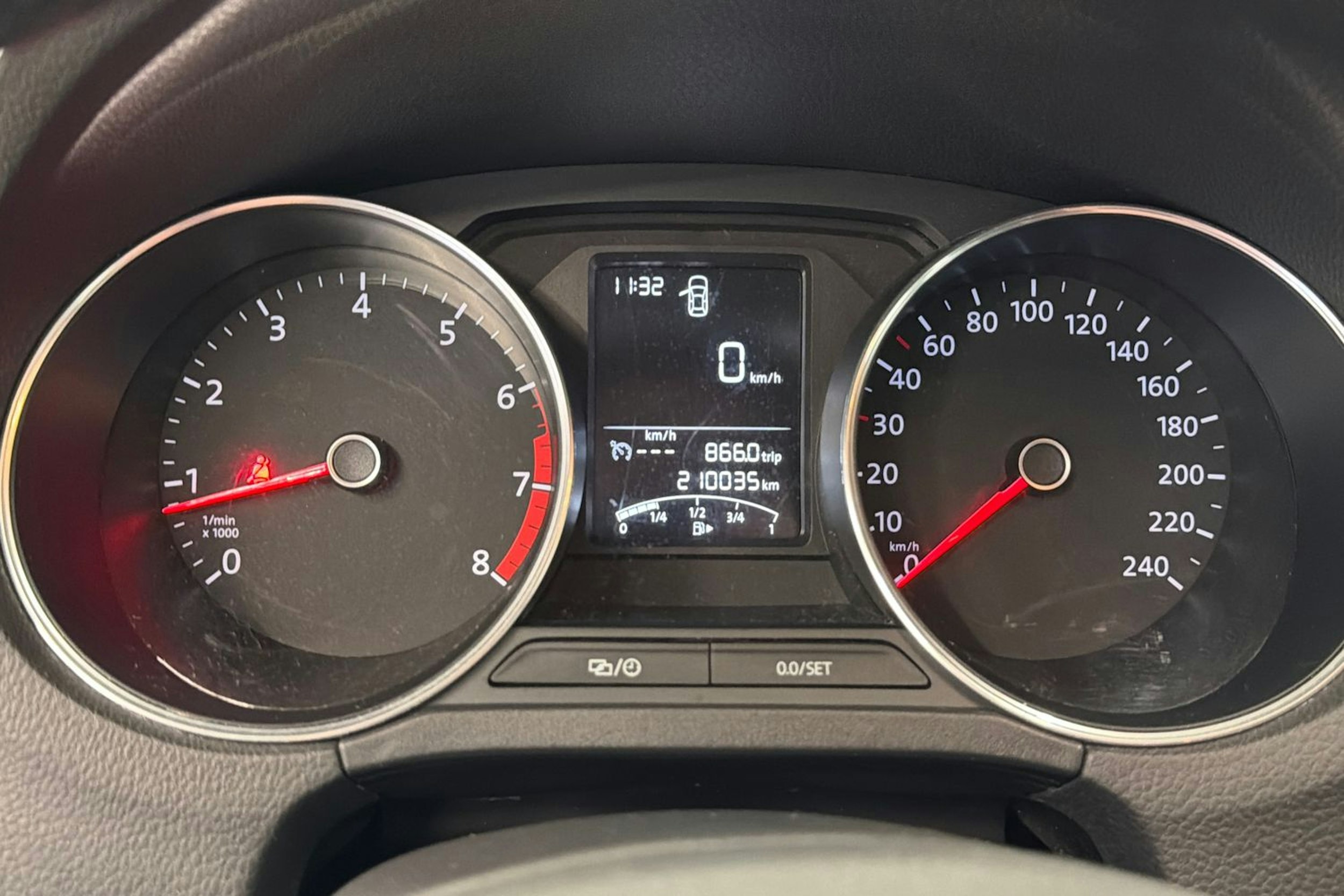 sininen Volkswagen Polo 2015 kuva 11.