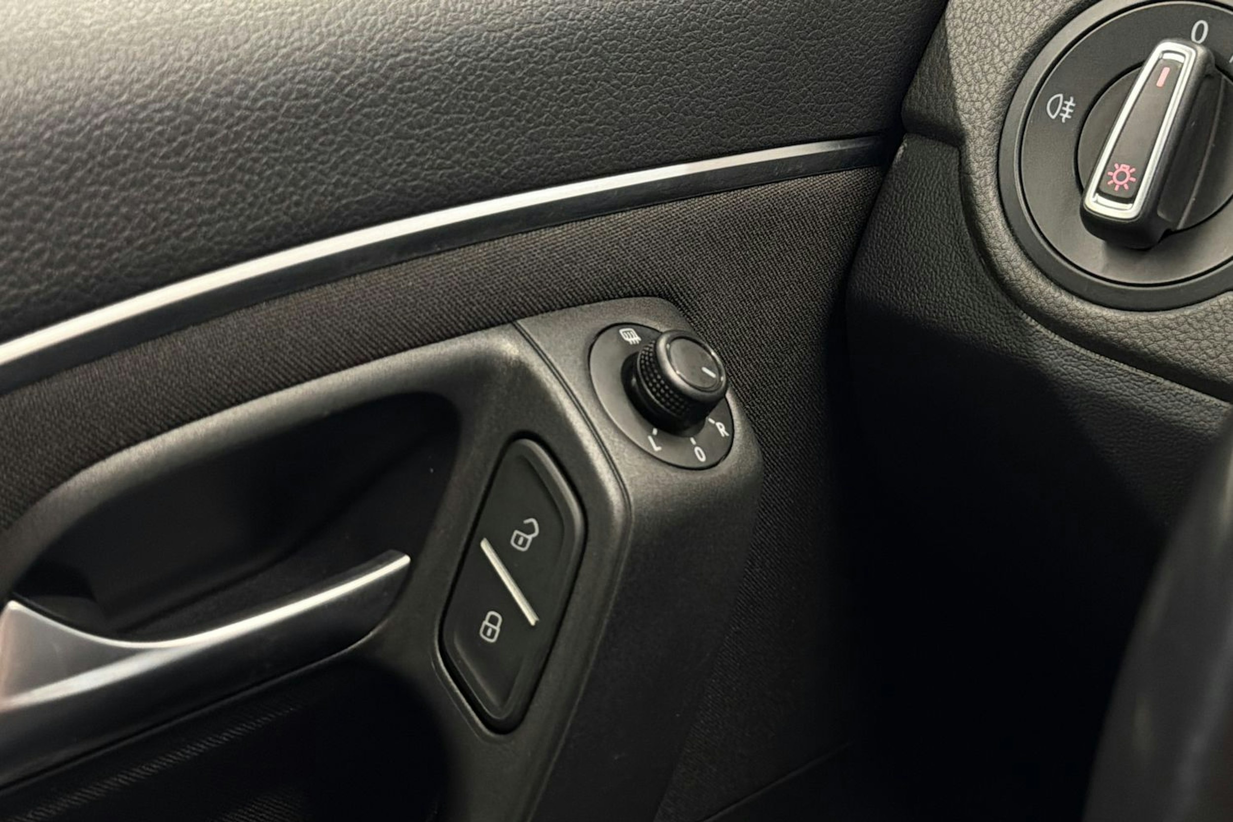 sininen Volkswagen Polo 2015 kuva 12.