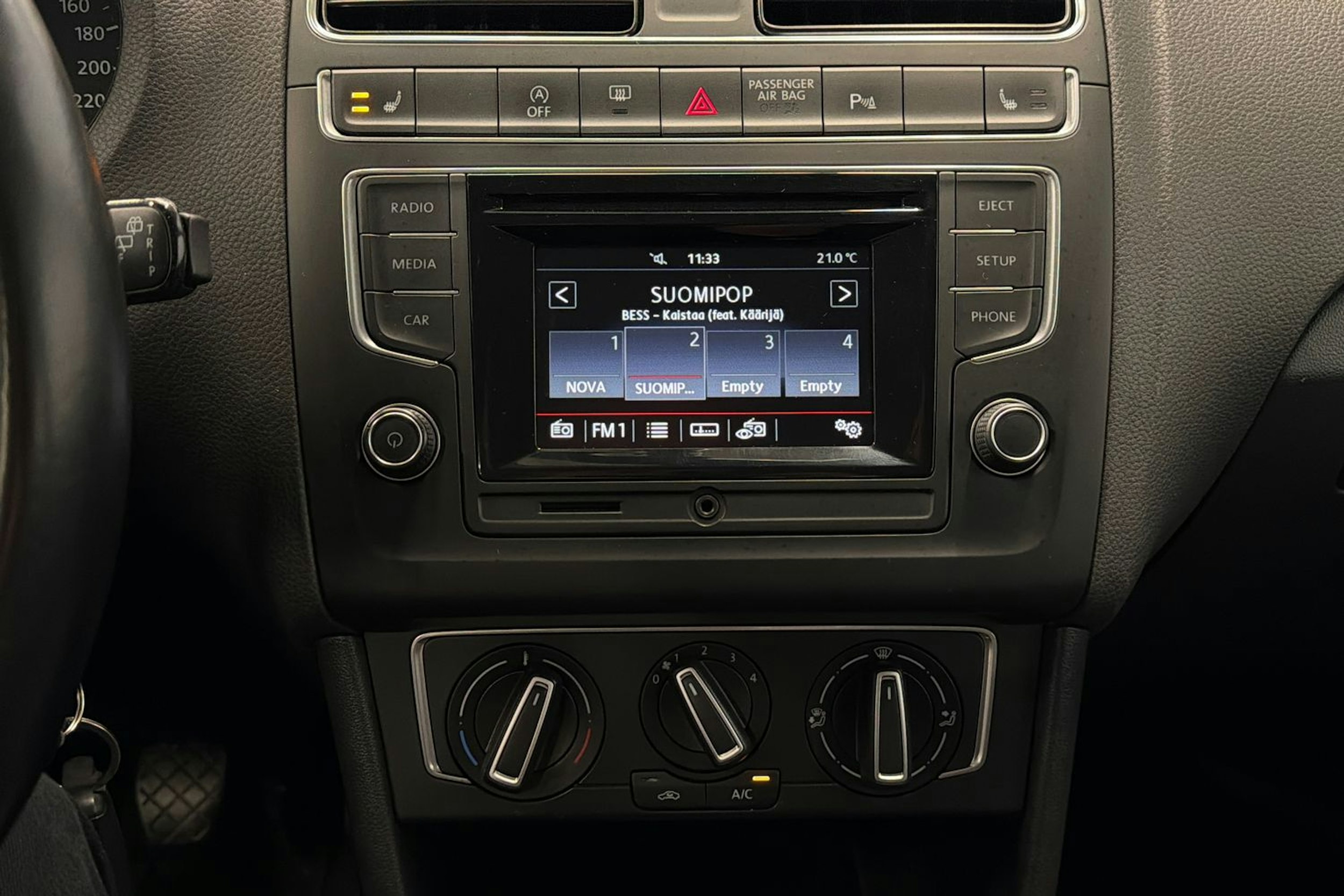sininen Volkswagen Polo 2015 kuva 13.