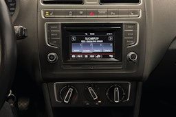sininen Volkswagen Polo 2015 kuva 13.